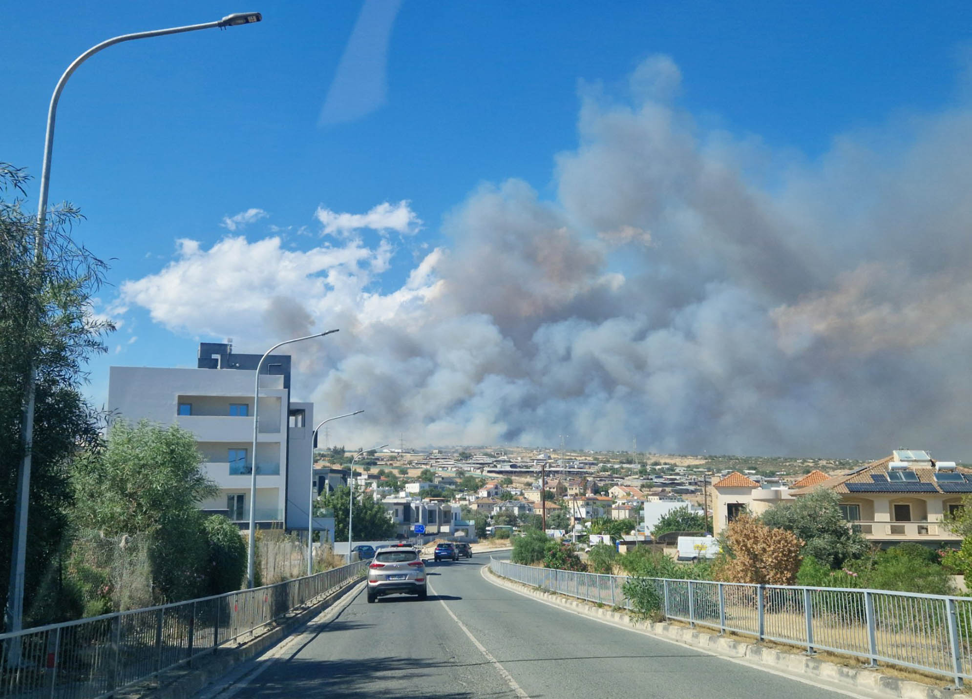 Limassol plunged into dark smoke as Ayios Sylas fire rages (Updated)