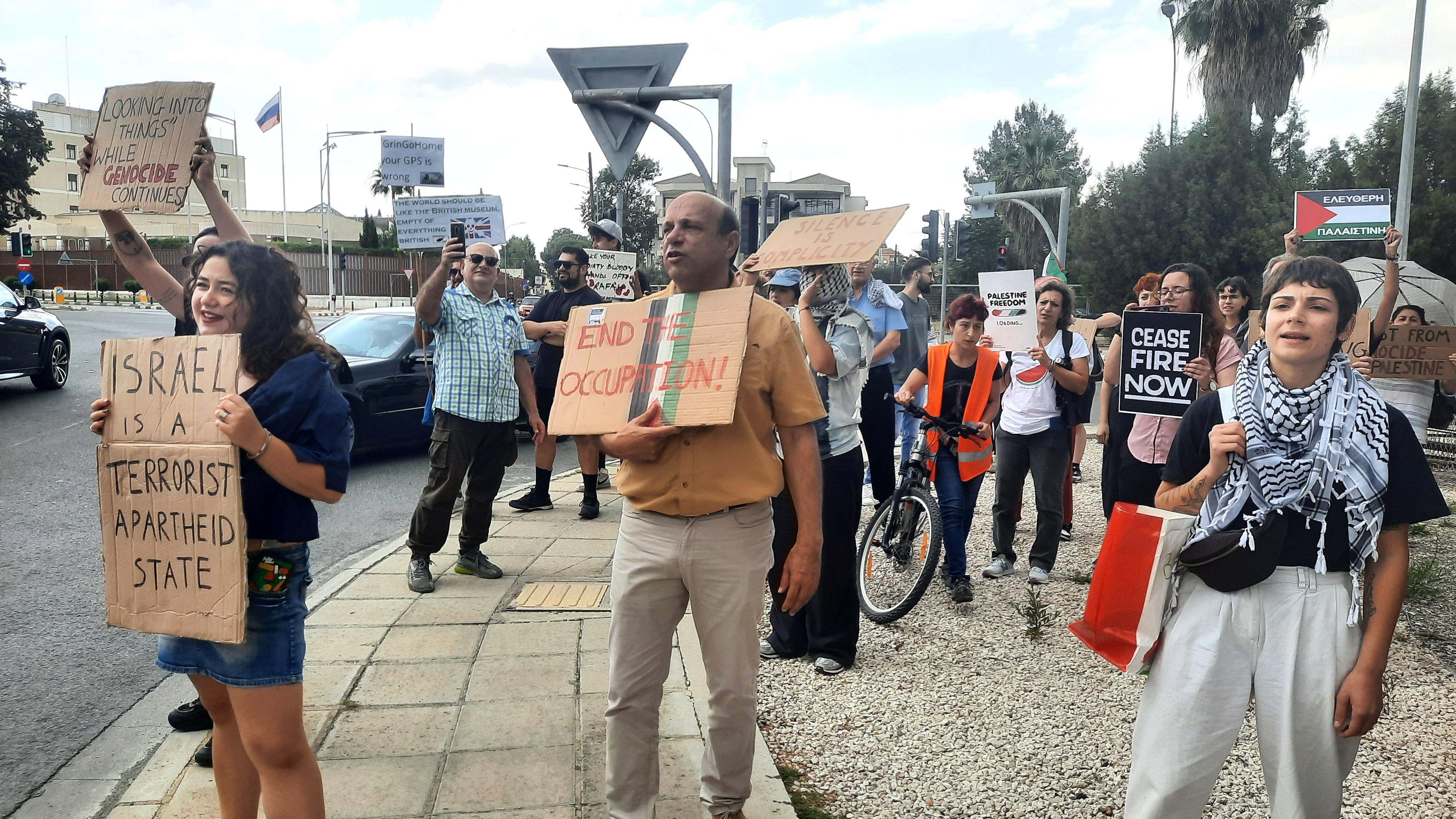 image Protesters gather at US embassy against Gaza operation