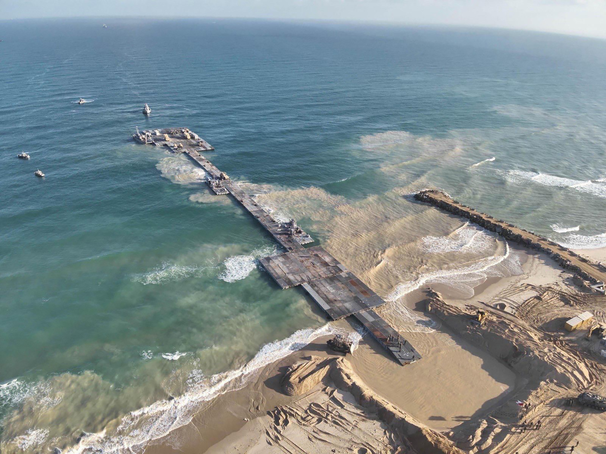 cover Gaza aid jetty being reattached after repairs