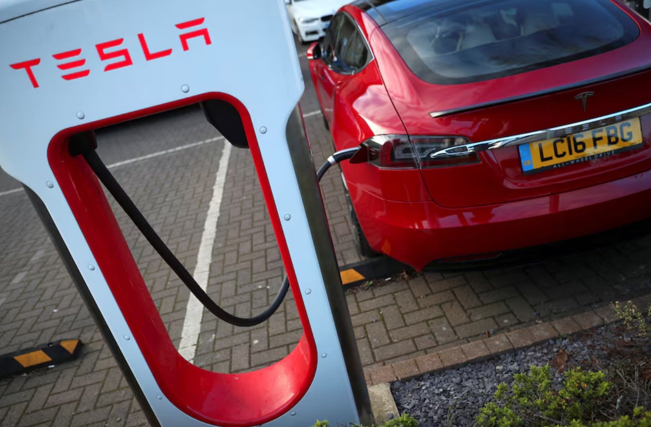 cover Musk disbands Tesla EV charging team, leaving customers in the dark