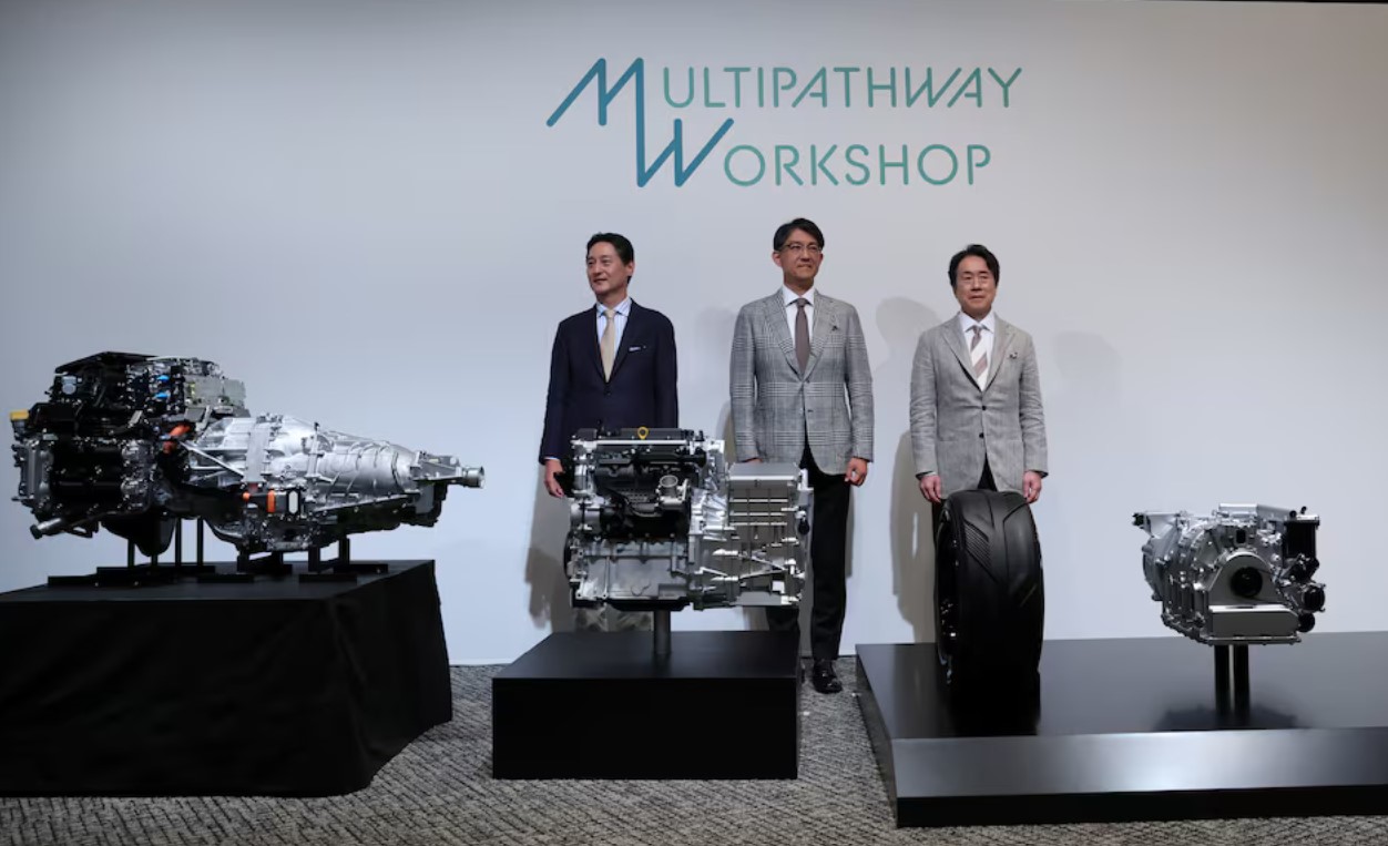 image Toyota showcases compact engines adaptable to different fuels