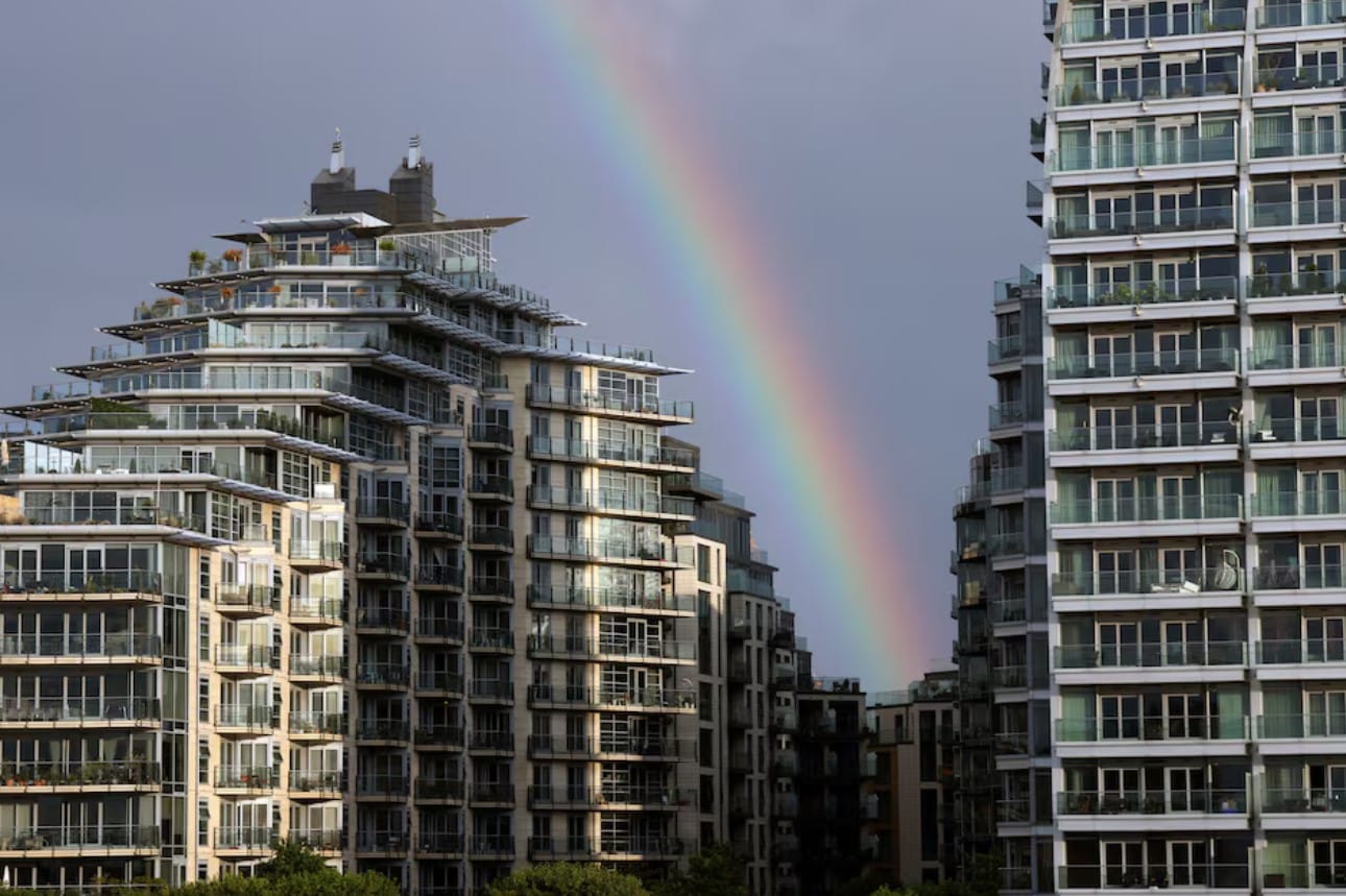 image UK house prices fall unexpectedly in April