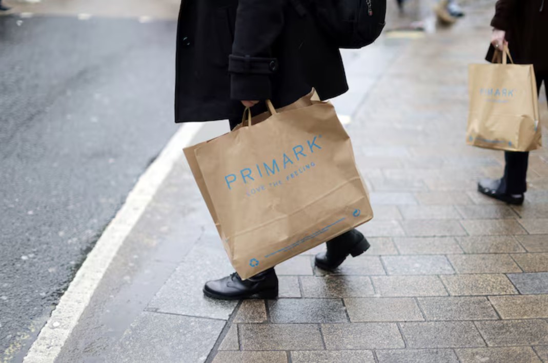 image UK retail sales bounce back in May, price growth slows