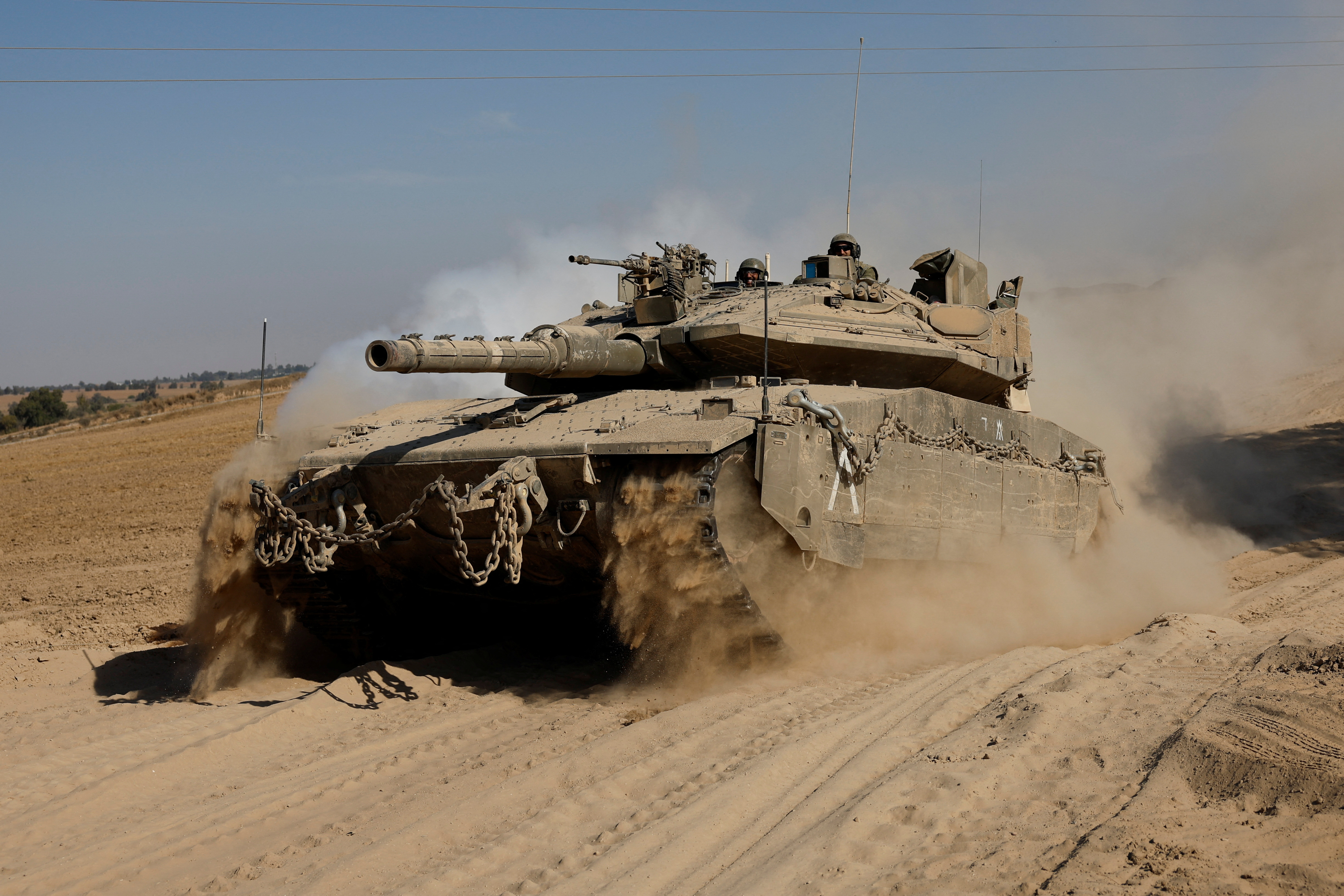 image Israeli forces batter central, south Gaza as tanks advance in Rafah