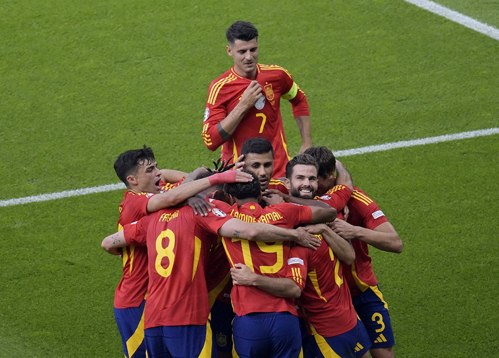 cover Spain thrash sorry Croatia to open Euro campaign