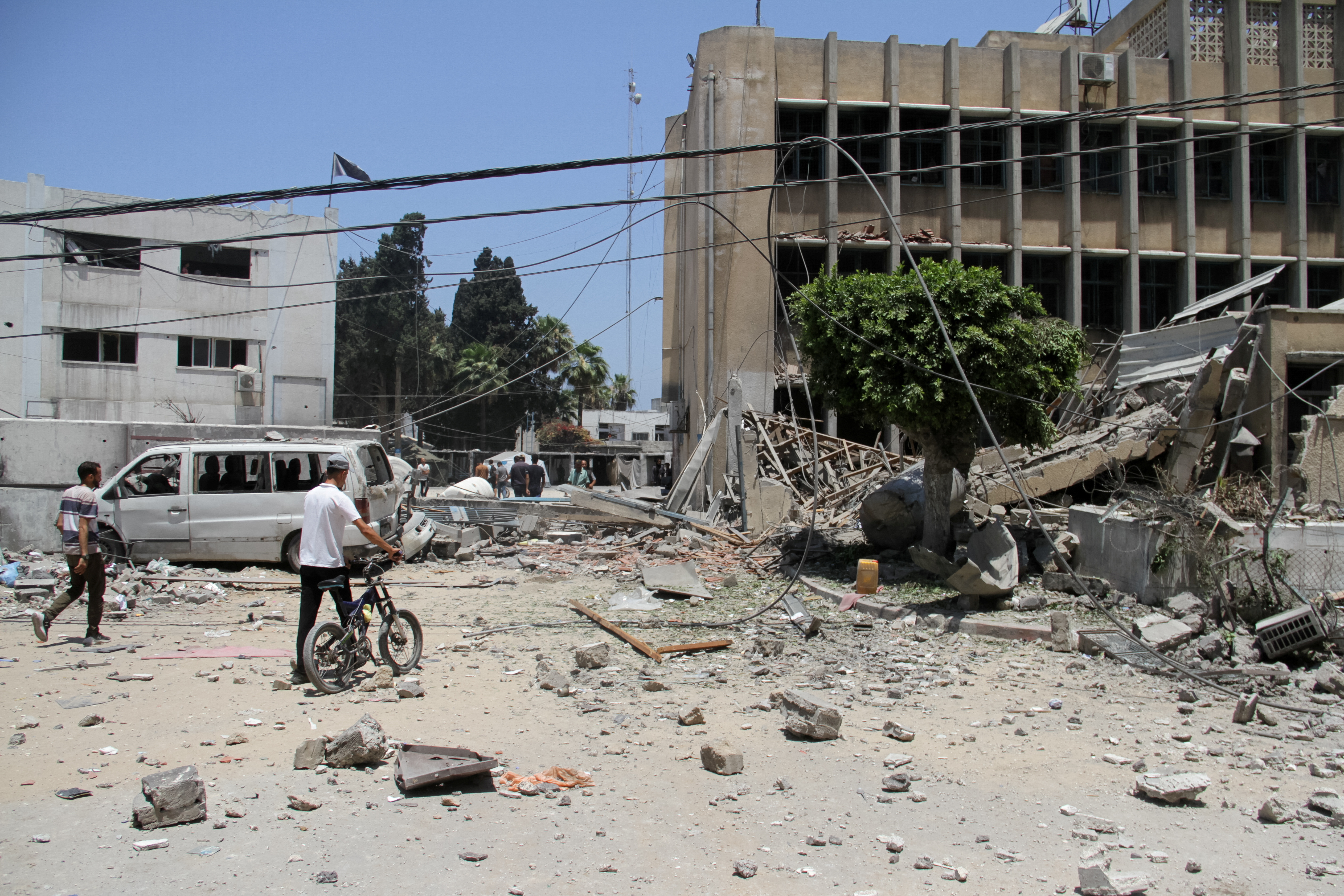 image Israeli strike kills eight at Gaza aid centre, witnesses say