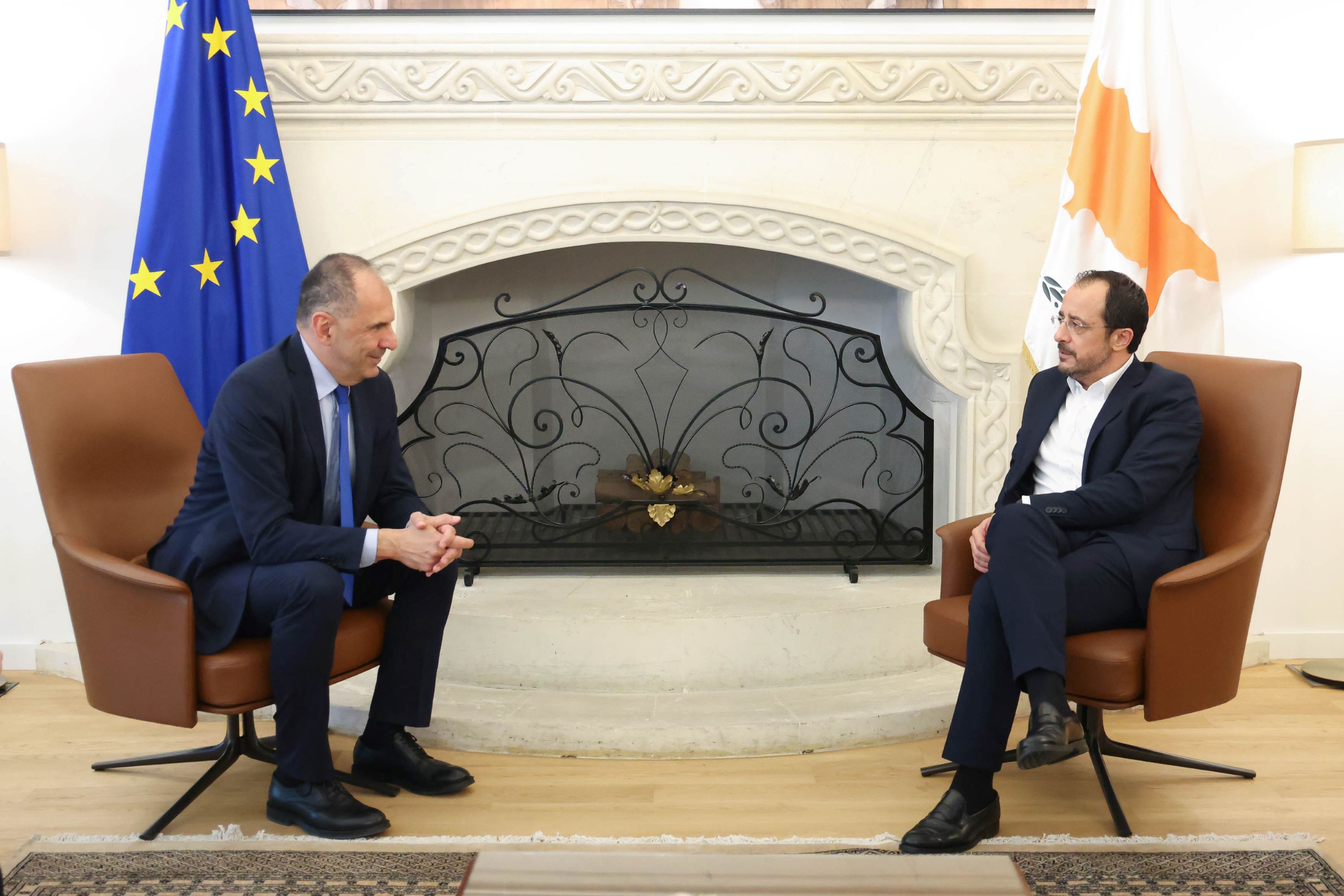Christodoulides hosts Greek foreign minister for key talks