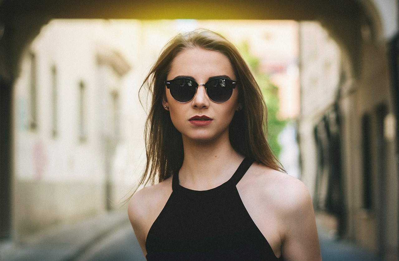 image Elevate your style: How to choose sunglasses that complement your outfit
