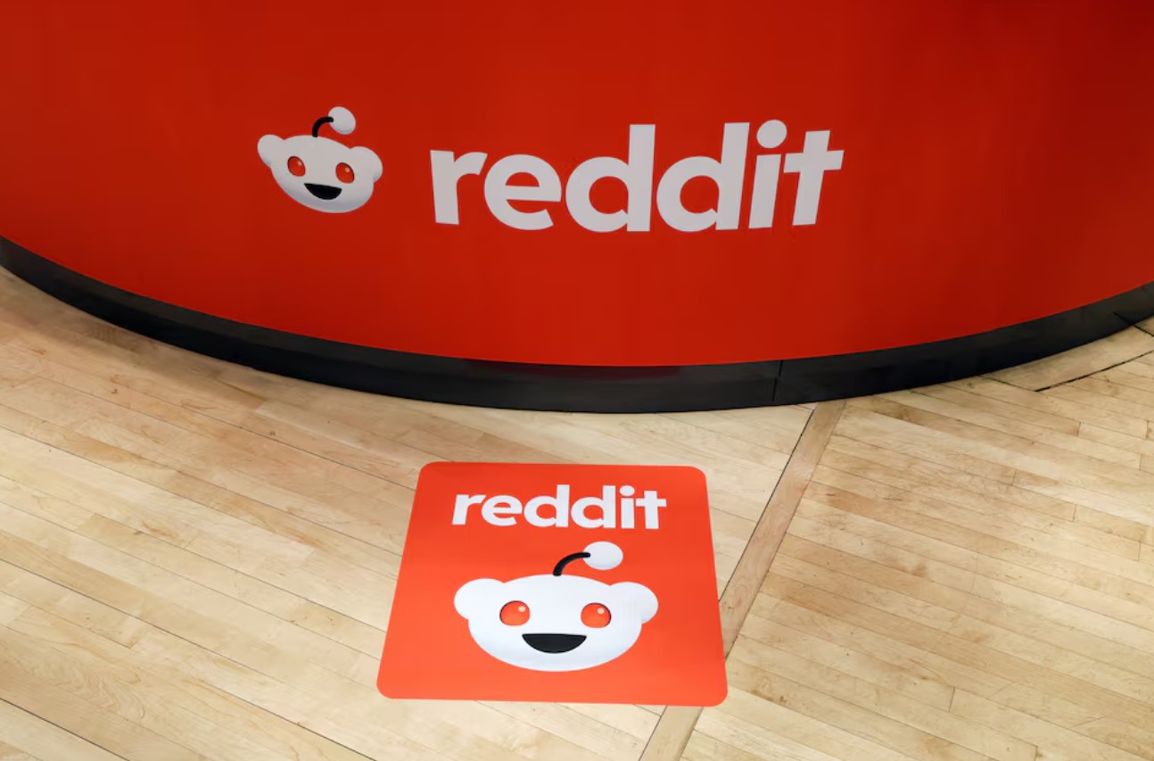 cover Reddit to update web standard to block automated website scraping