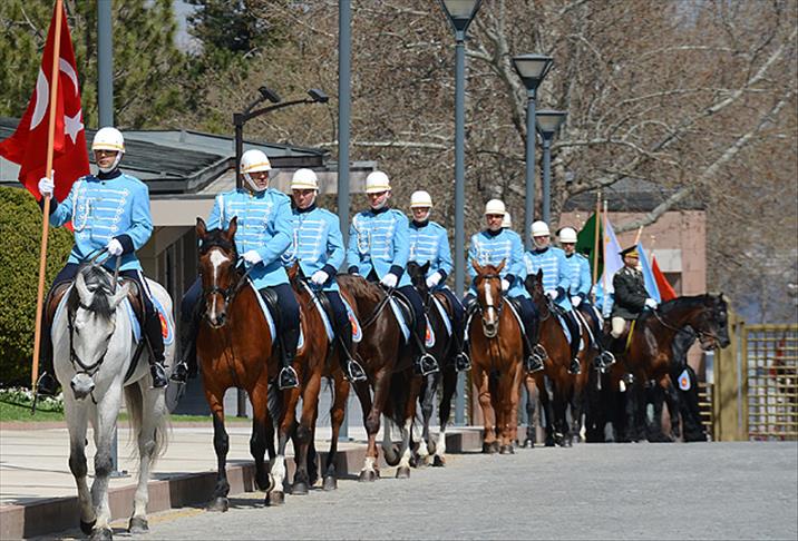 cover ‘Soldiers on horses’ to be stationed outside Tatar’s residence