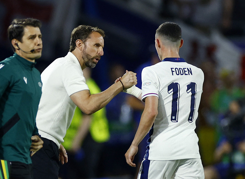 Foden defends under-fire Southgate, says players must step up