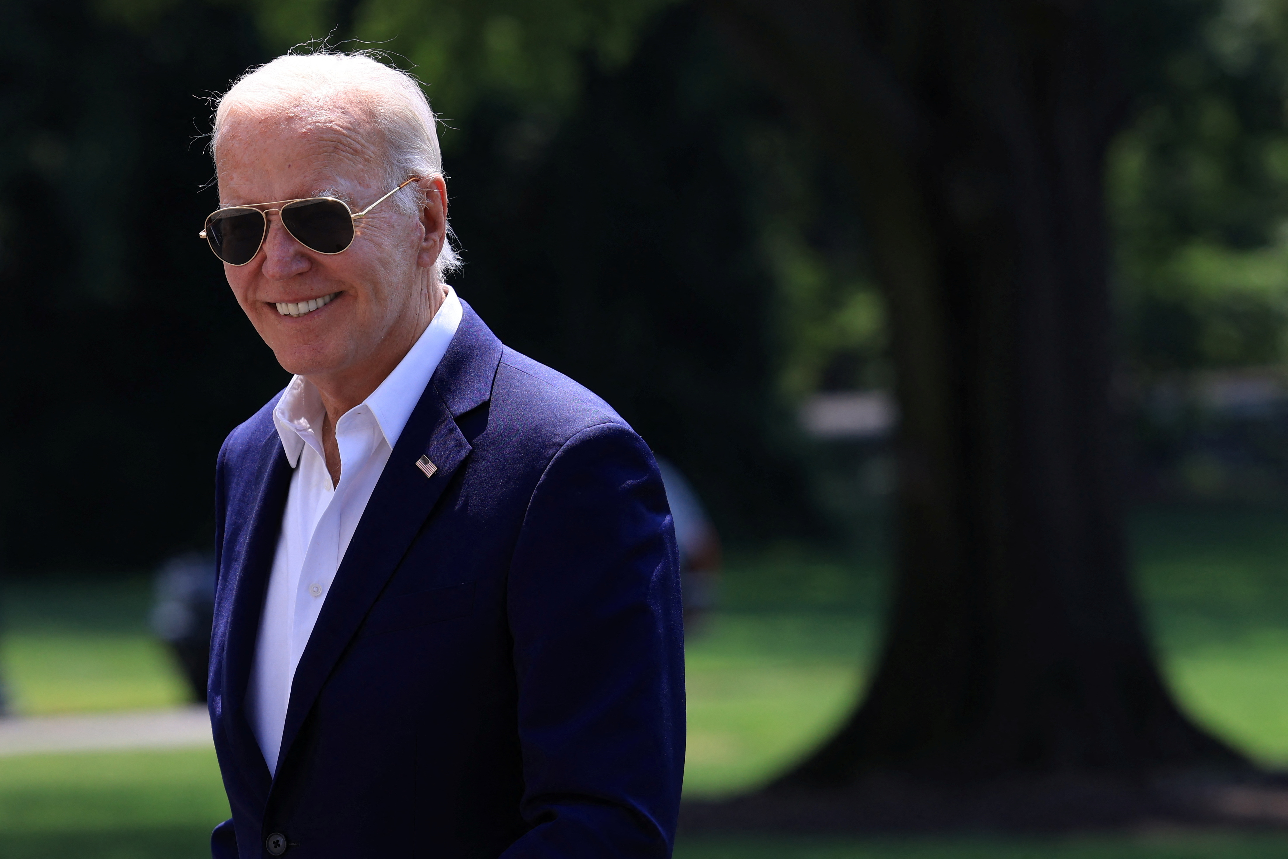 Biden proposes Supreme Court term limits, binding code of conduct