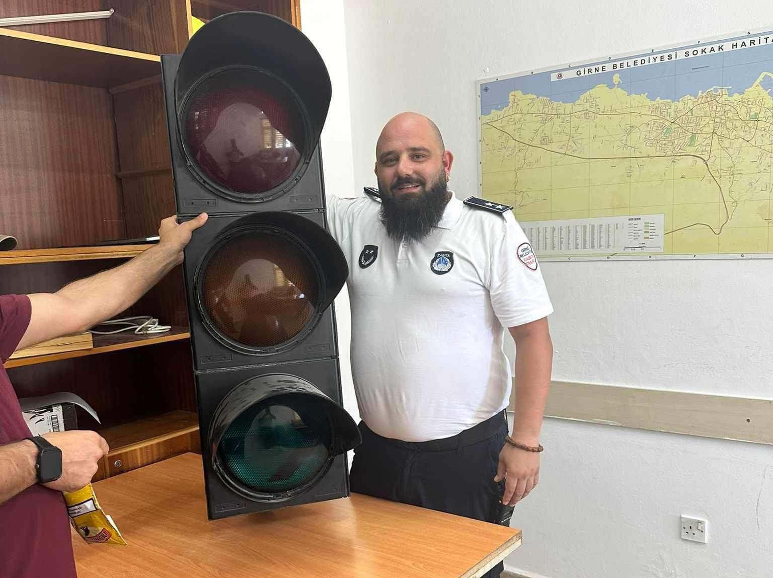 Three arrested for stealing traffic lights