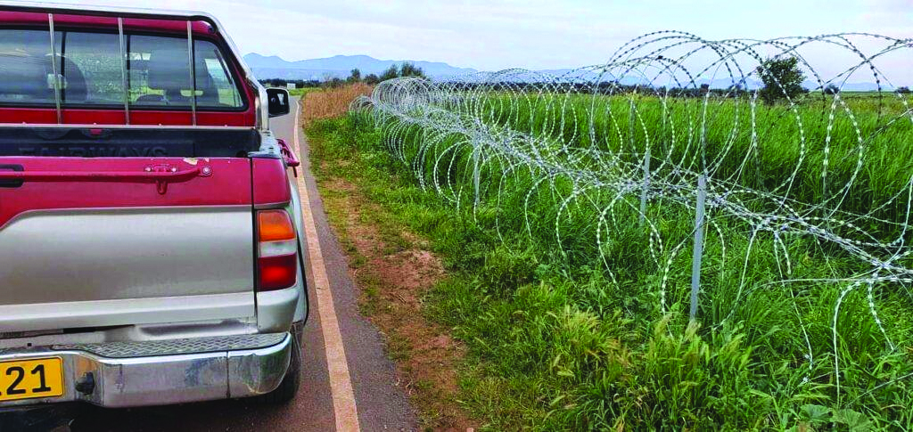 Barbed wire in buffer zone held up ‘for technical reasons’