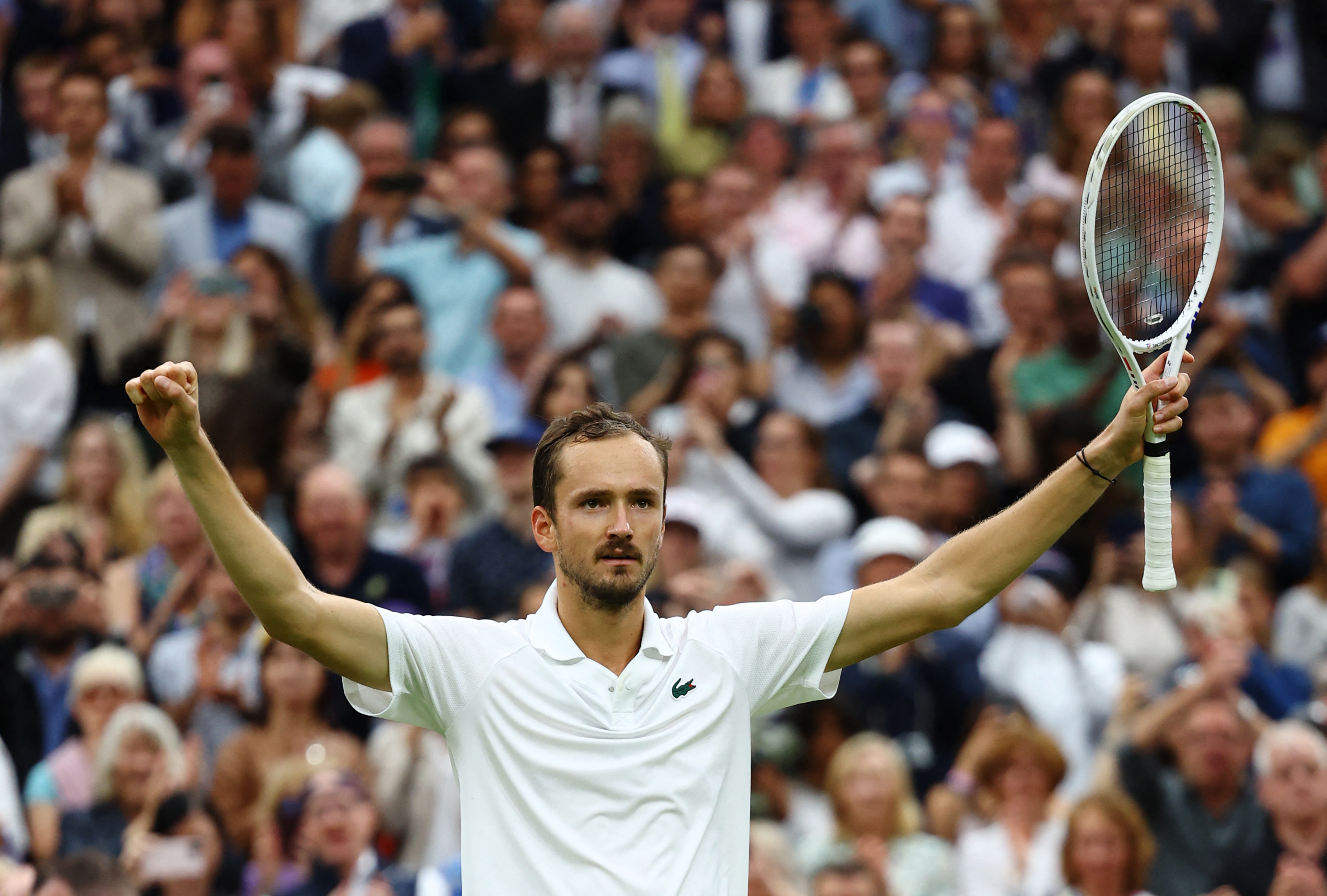 Medvedev outlasts Sinner to reach Wimbledon semi-final