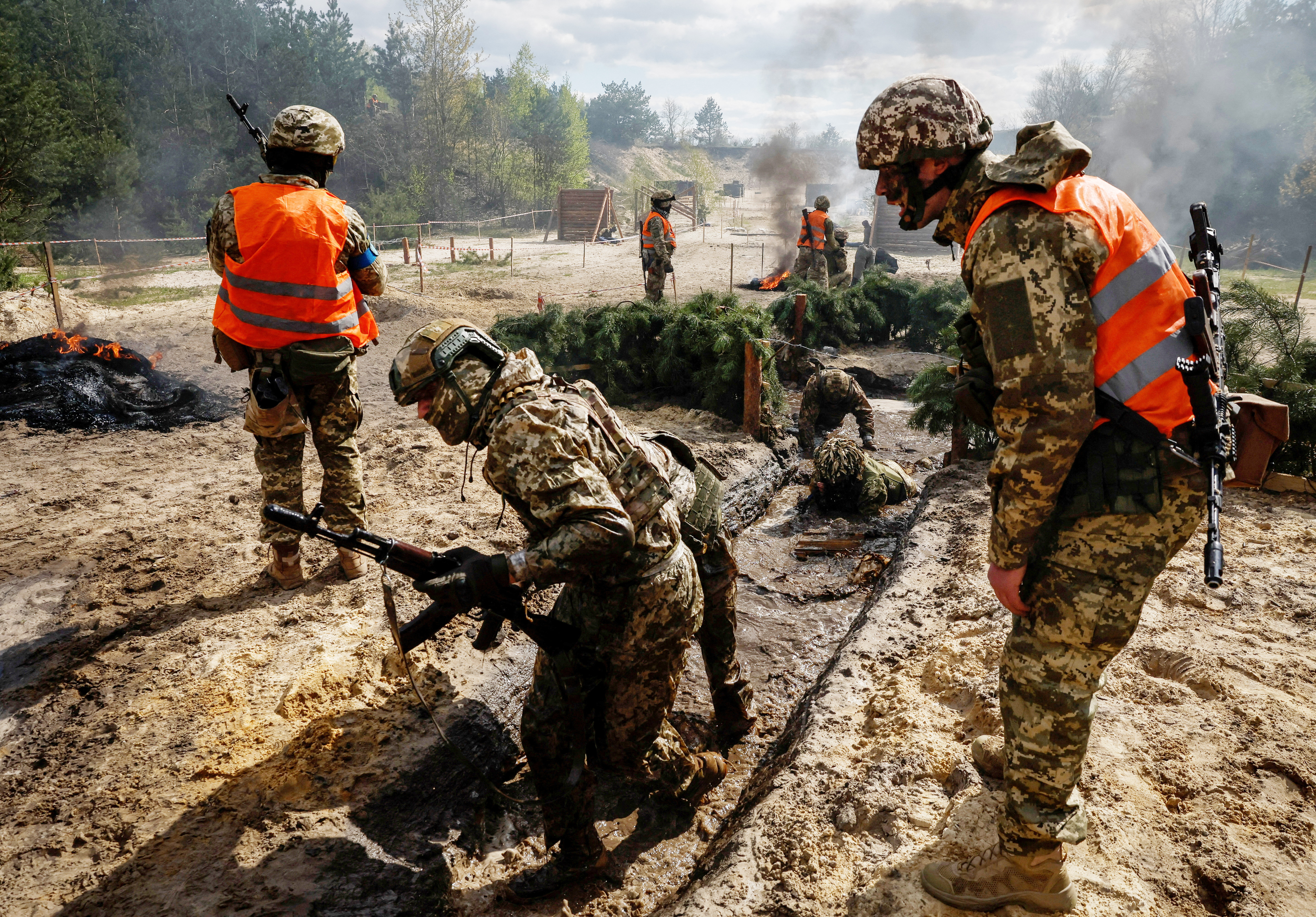 cover Ukraine dismisses reports on bolstering troops near Belarus