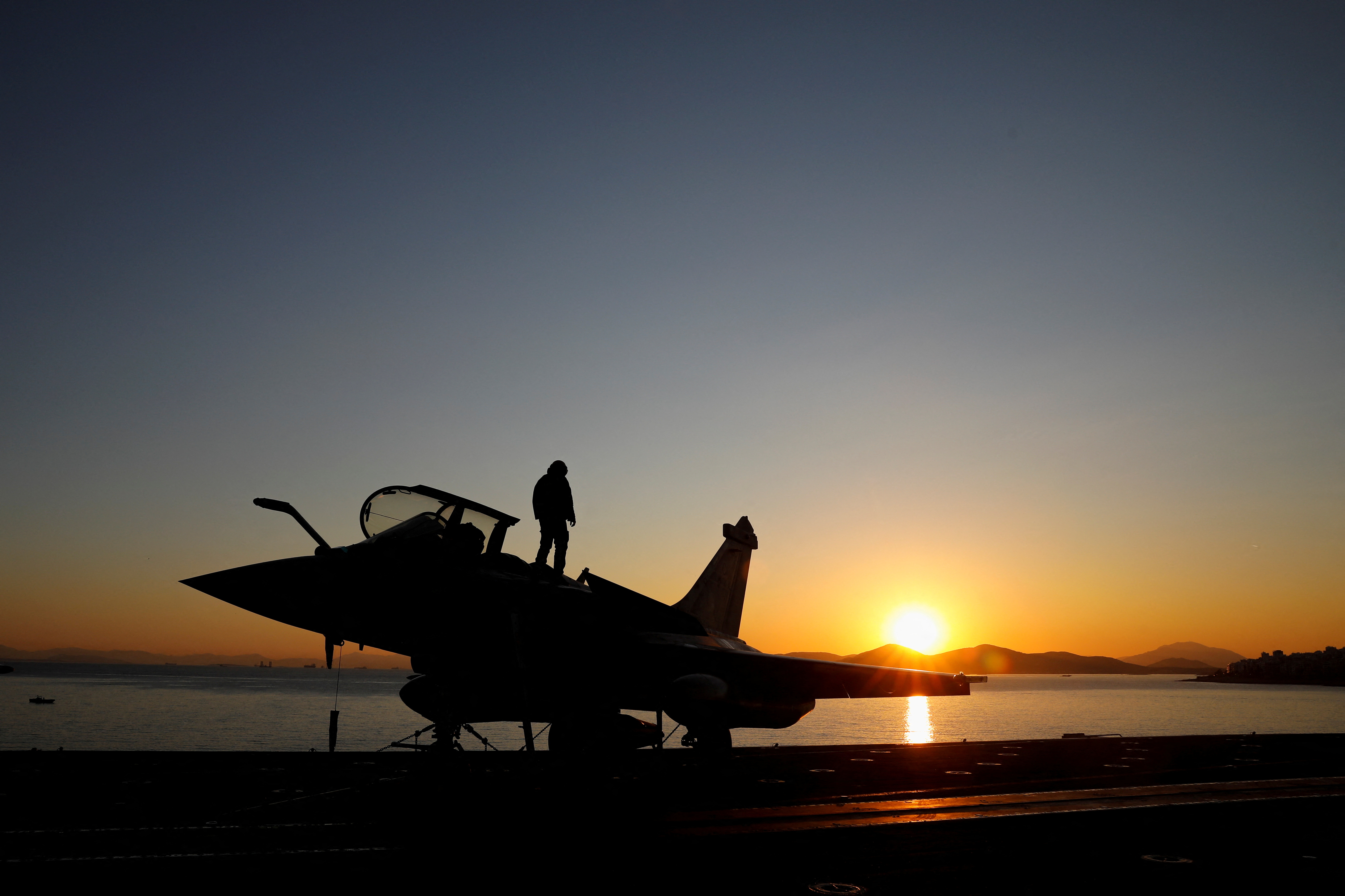 image Pilot dies after his plane crashes into sea during French airshow