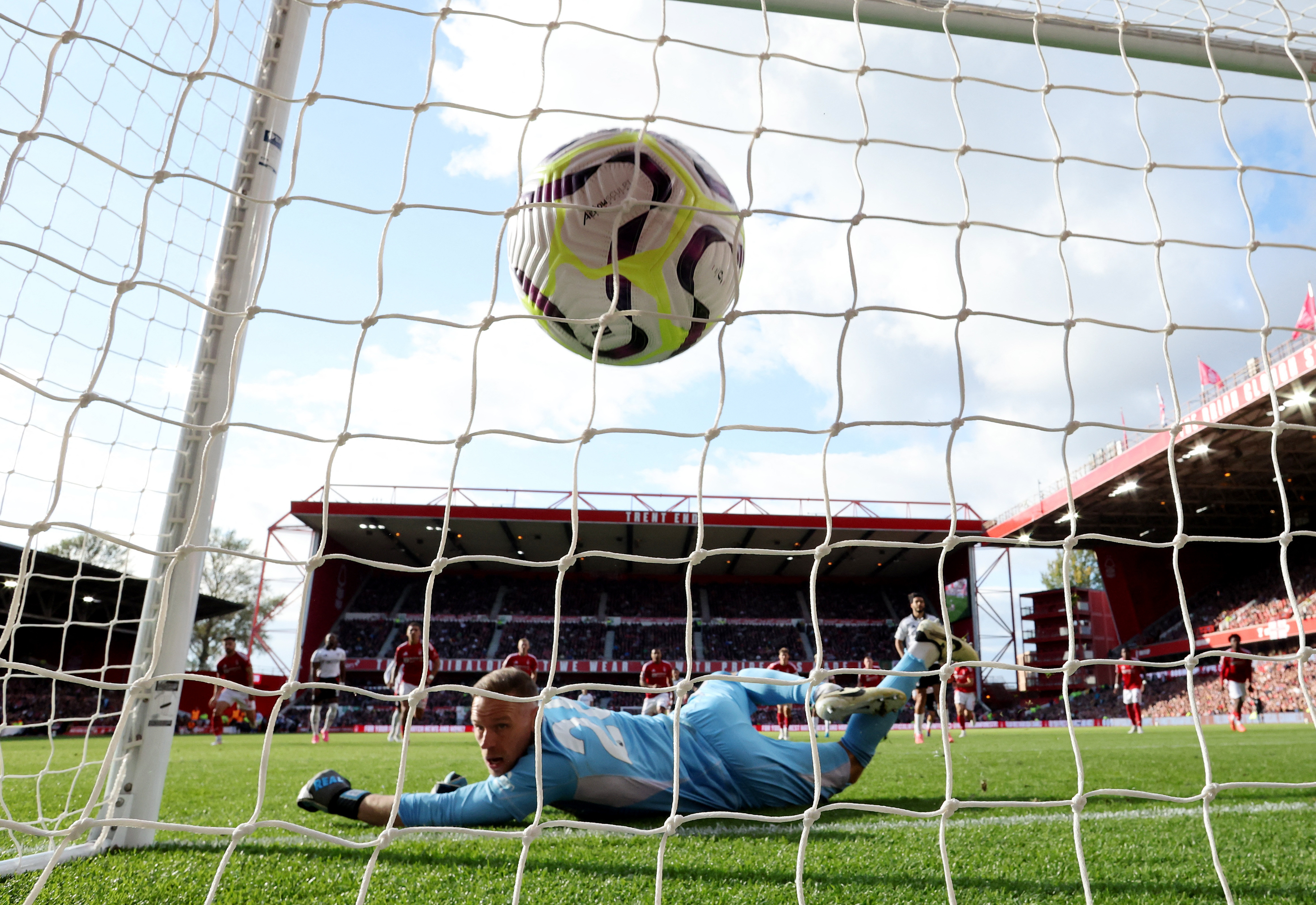 Jimenez penalty gives Fulham 1-0 win at Forest