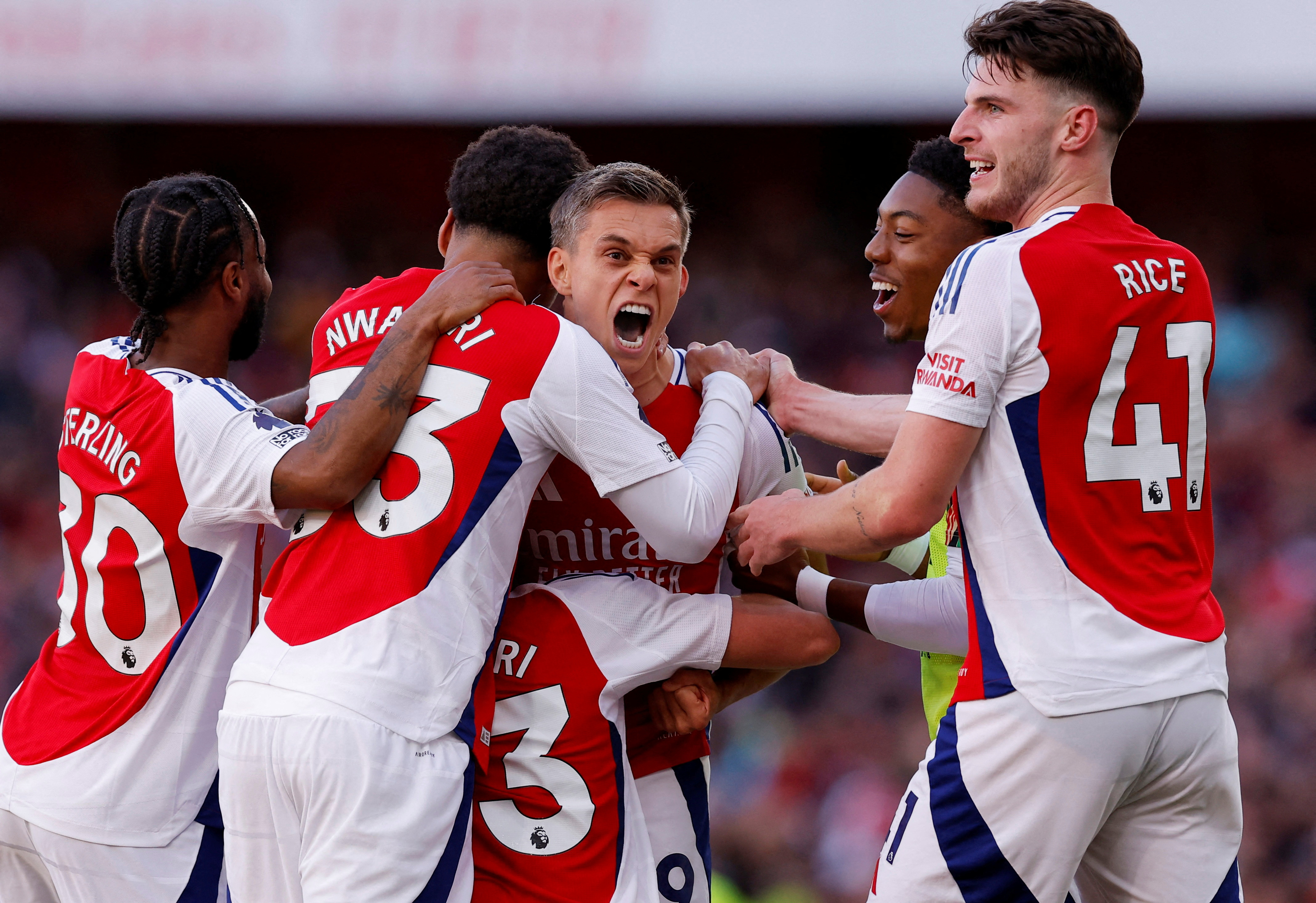 Arsenal score two stoppage time goals to beat Leicester