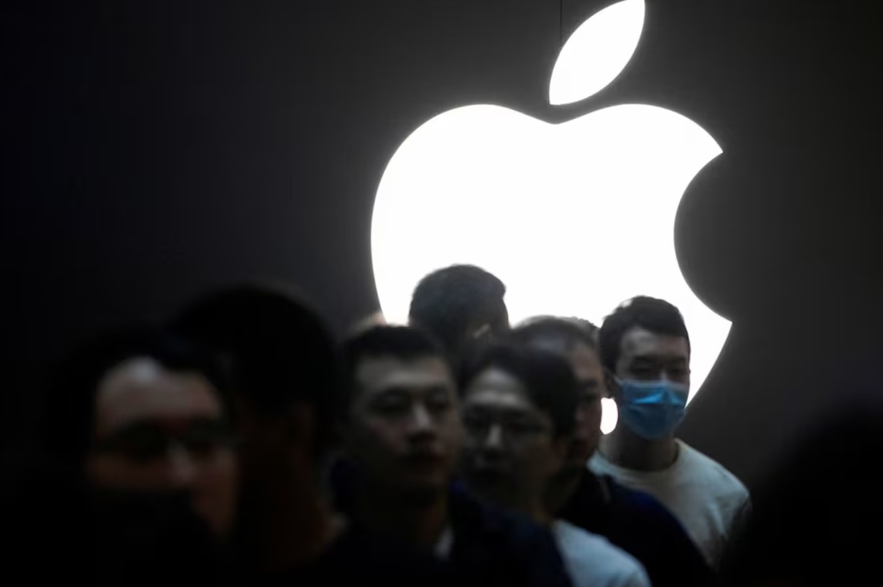 image Apple to switch to OLED displays for all upcoming iPhones from 2025