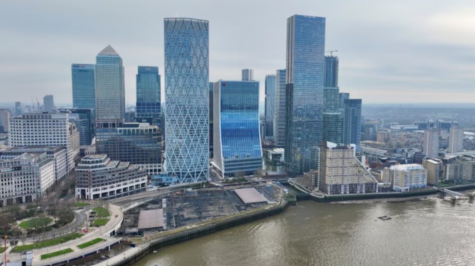 London’s Canary Wharf sets sights on hotels to fill empty offices