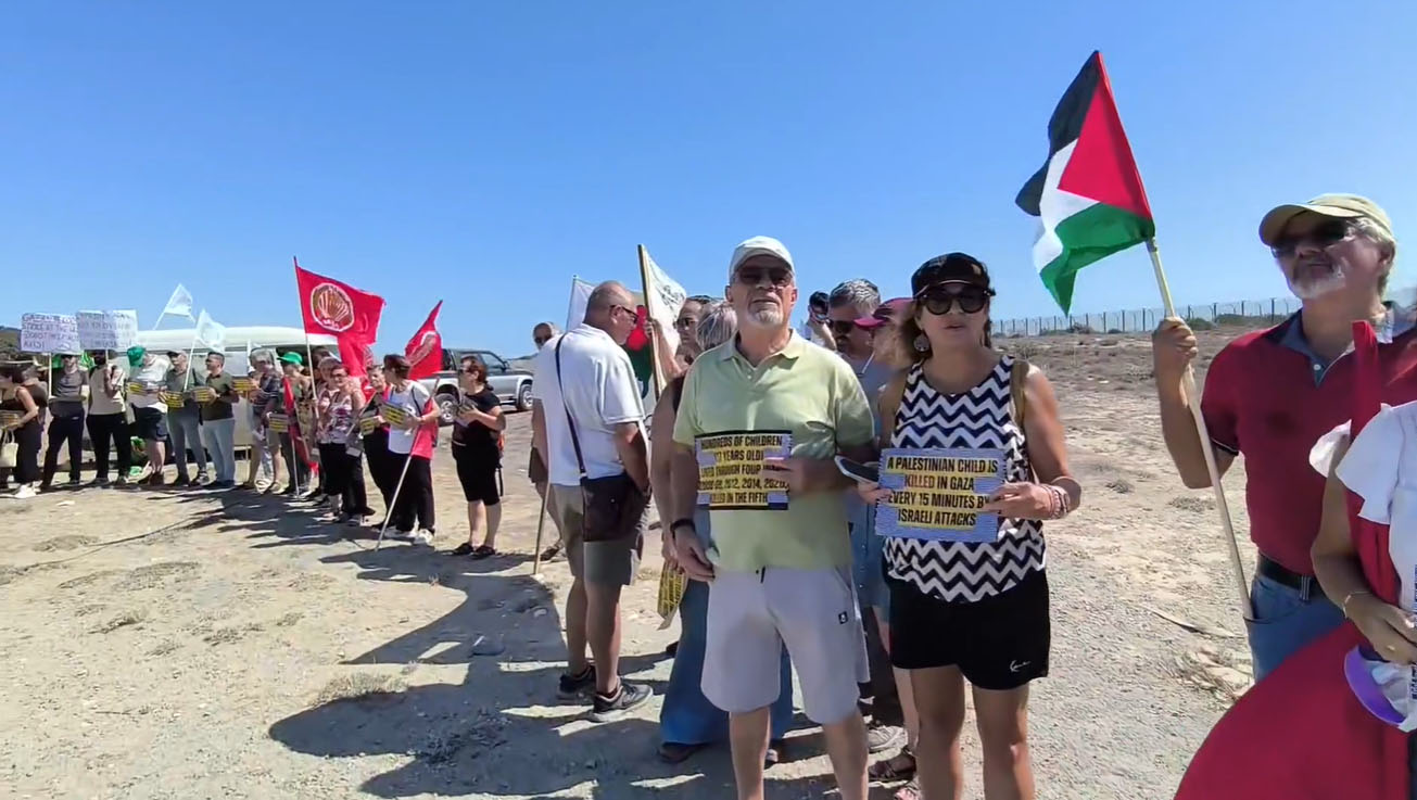 Hundreds demonstrate against bases role in Gaza war