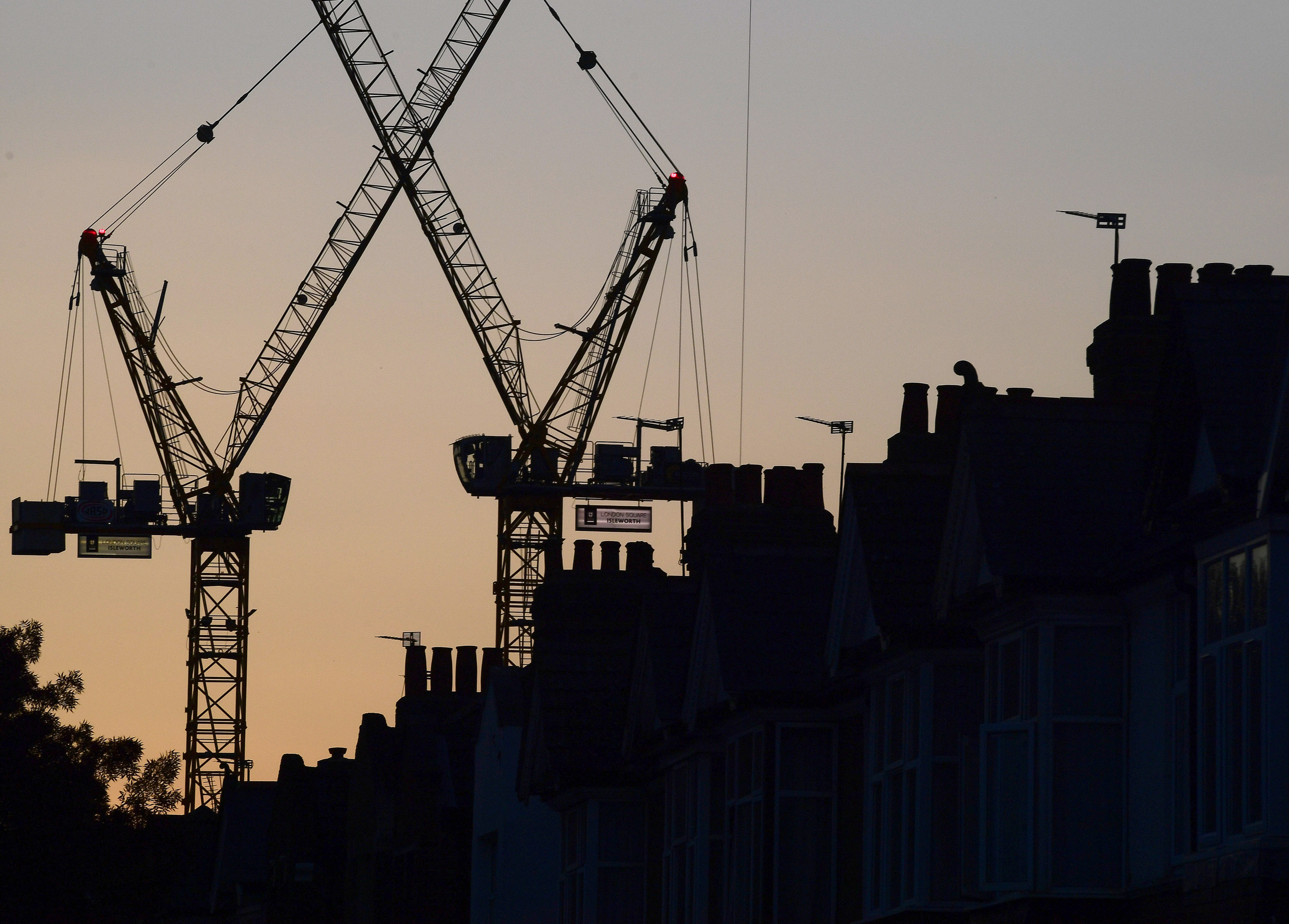 UK construction output rebounds, cost pressures jump, PMI shows