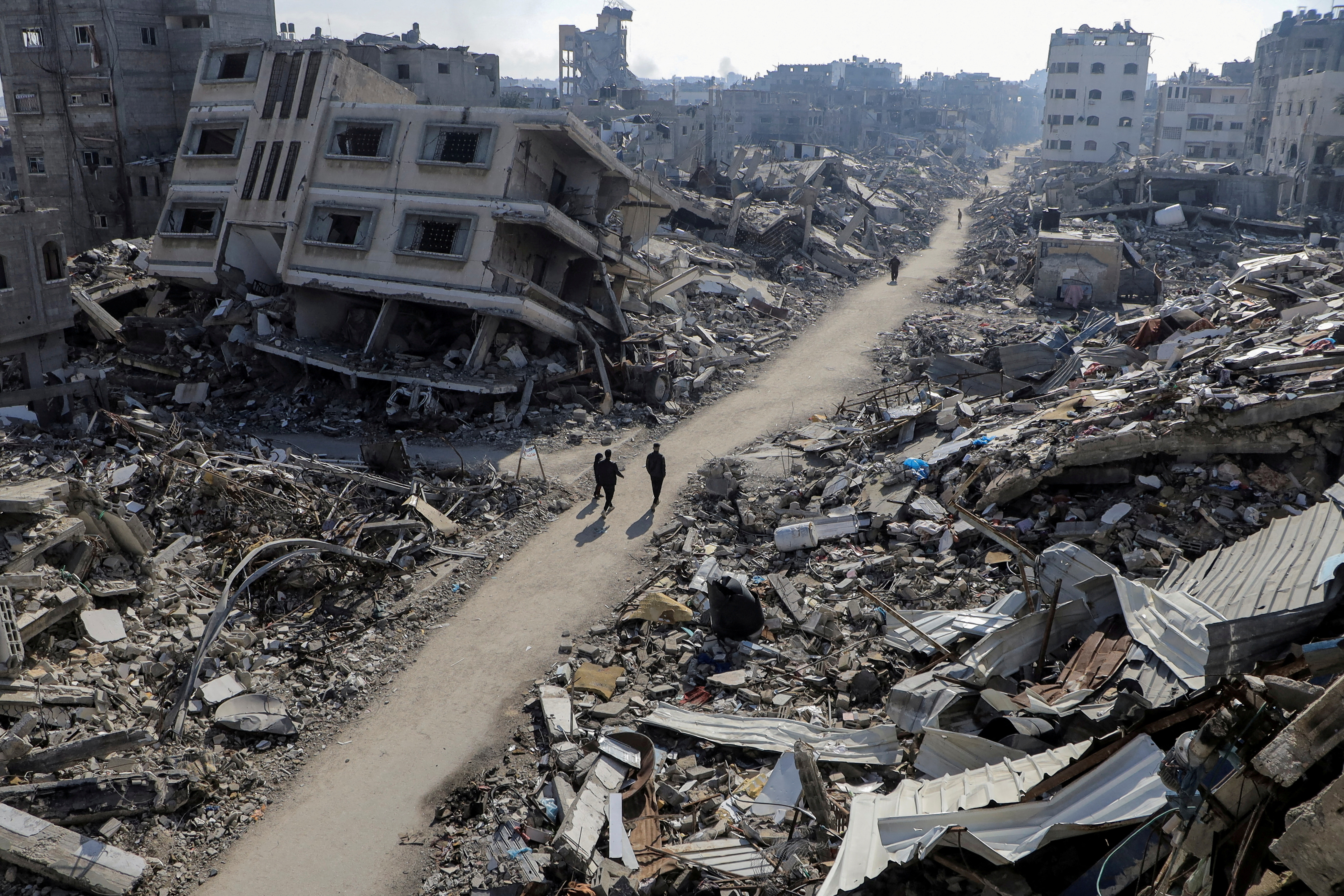 image Israeli fire kills 11 in Gaza City as its forces tighten siege in the north