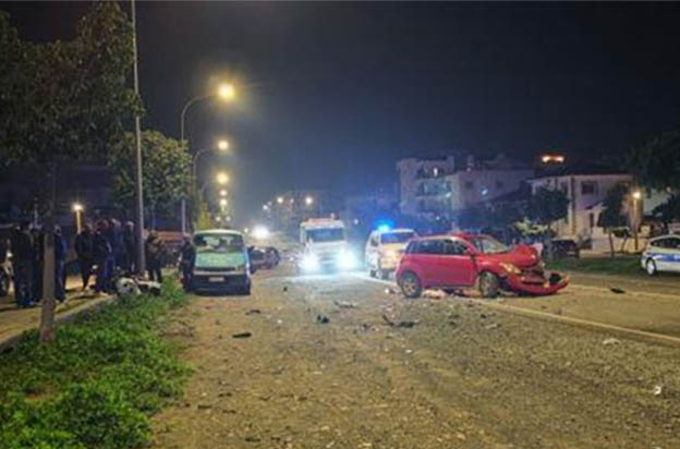 Double cab transporting dogs and people overturns in Larnaca