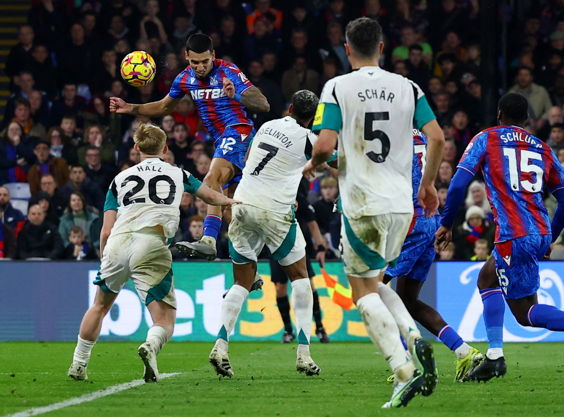 Last-gasp Munoz header saves Palace in home draw with Newcastle