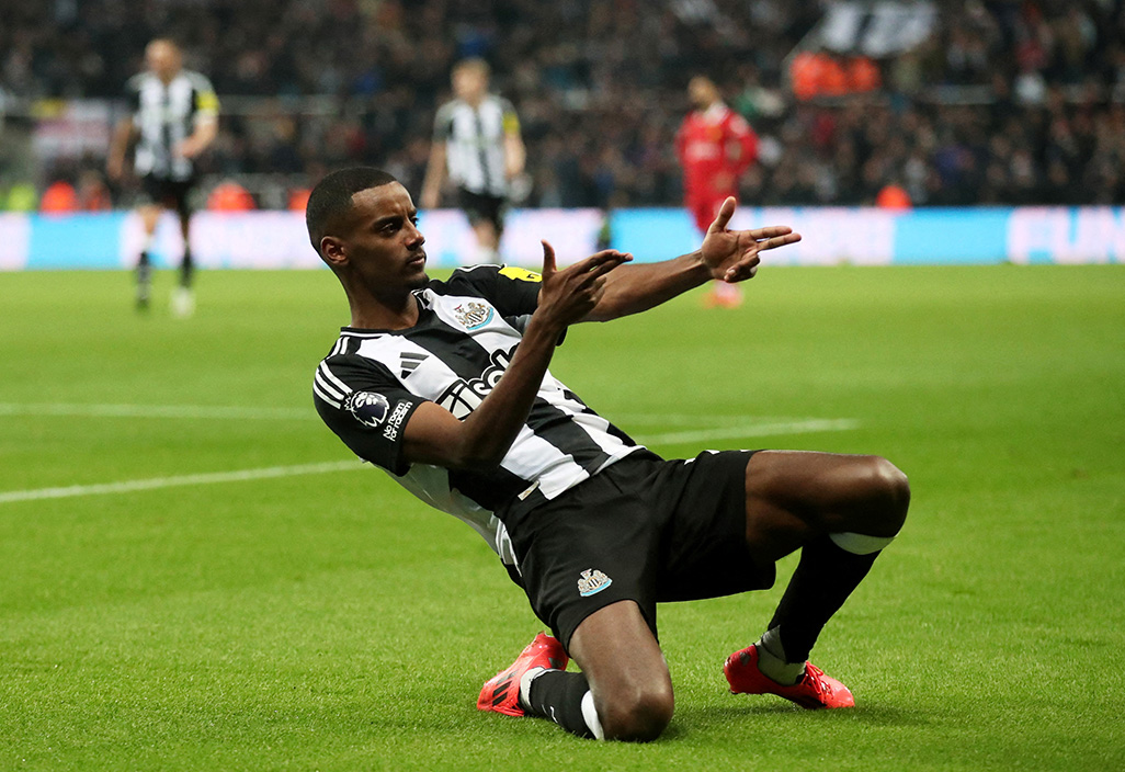 image Howe eyes first Newcastle trophy in 69 years