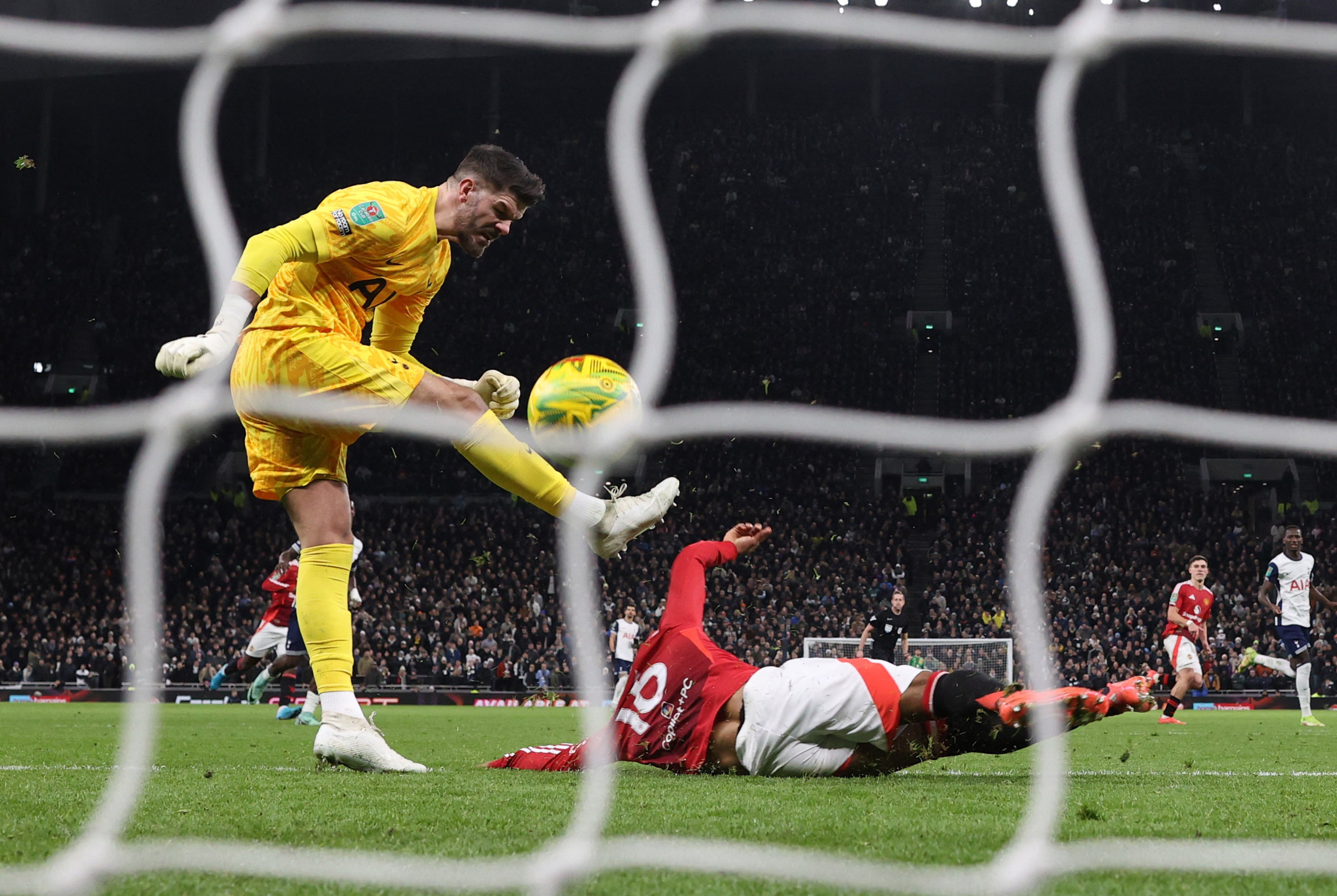 Tottenham survive Man Utd comeback in League Cup, face Liverpool in the semis