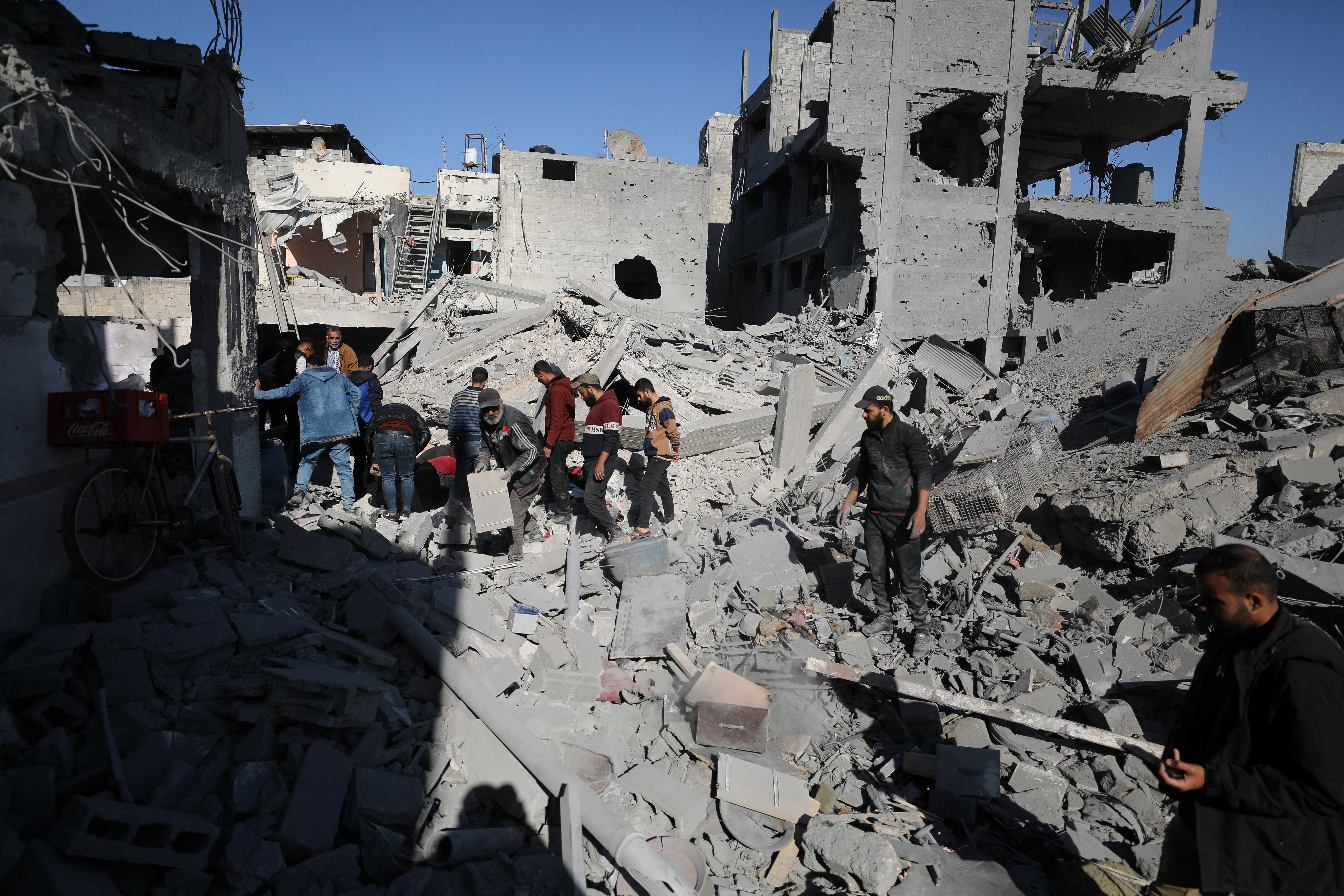 image Israeli strikes kill 17 Palestinians in Gaza, orders hospital to evacuate