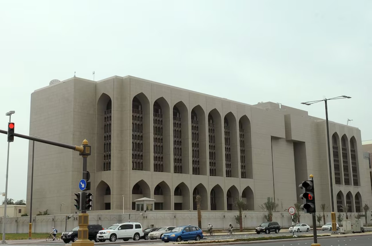 image UAE cenbank cuts base rate by 25 bps
