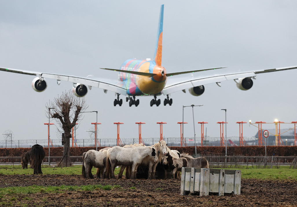 Chancellor puts new Heathrow runway at heart of growth push