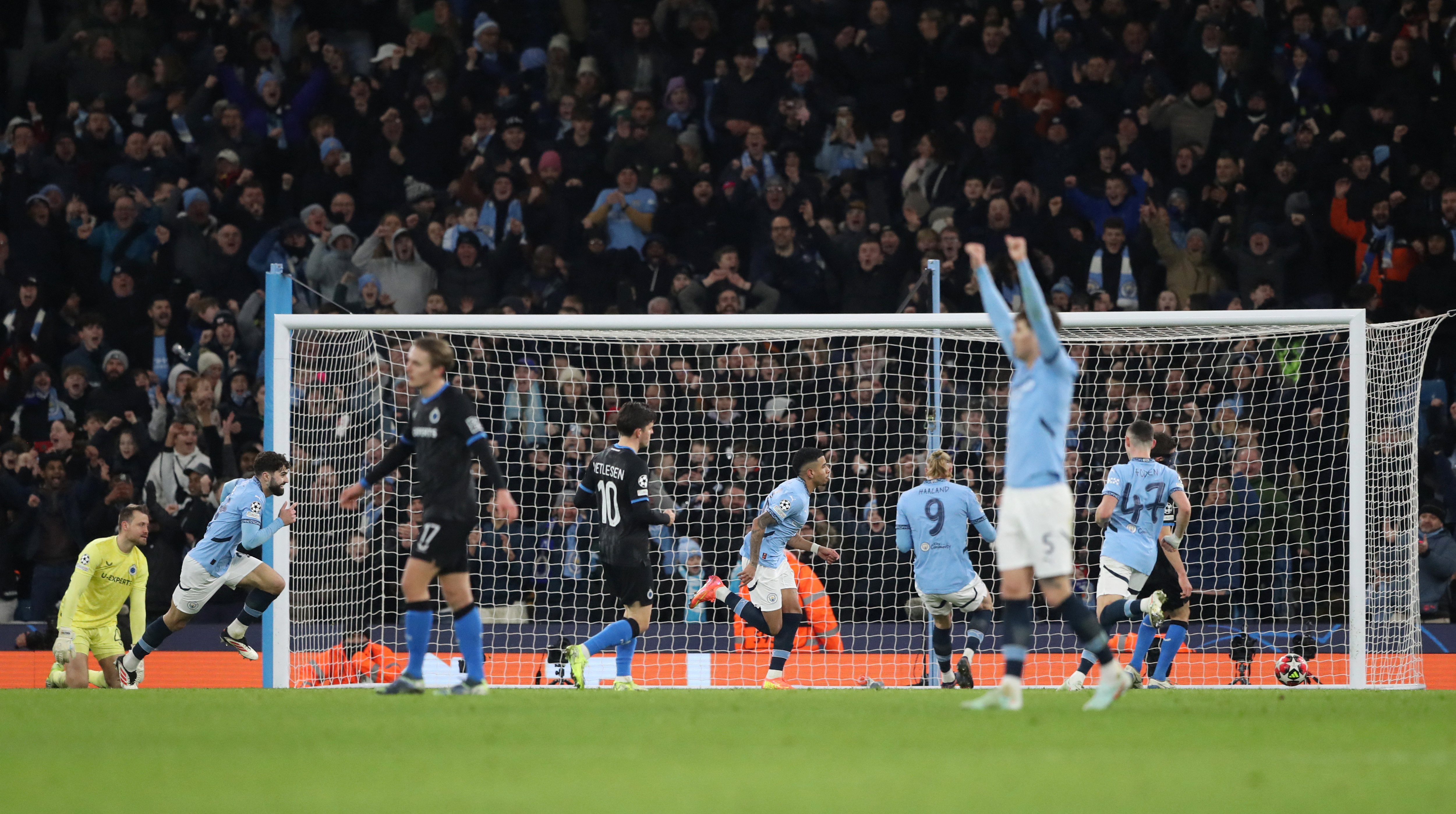 Man City survive scare to progress, Lille storm through