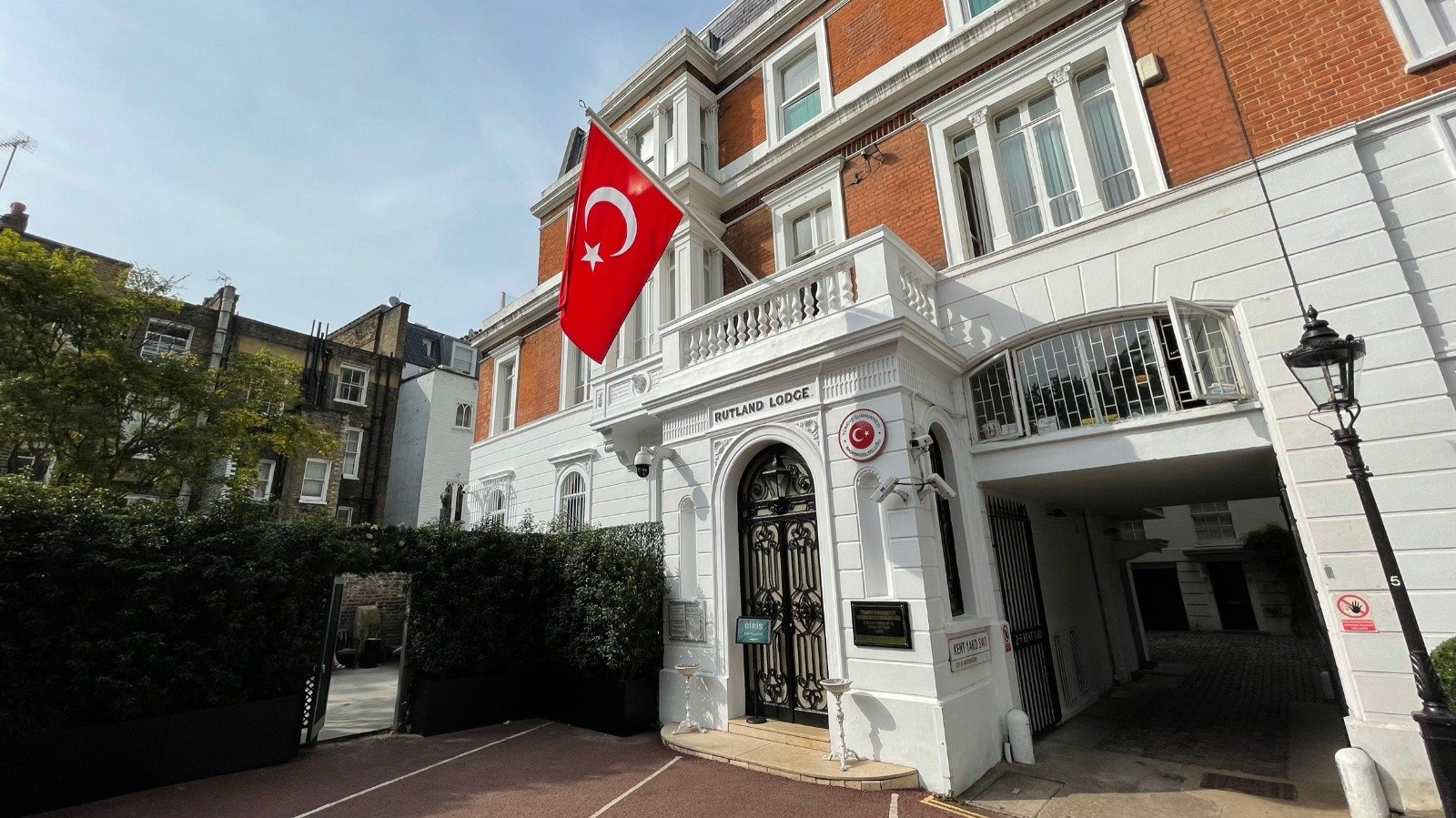 Turkish Cypriots gain access to Turkey’s consular services