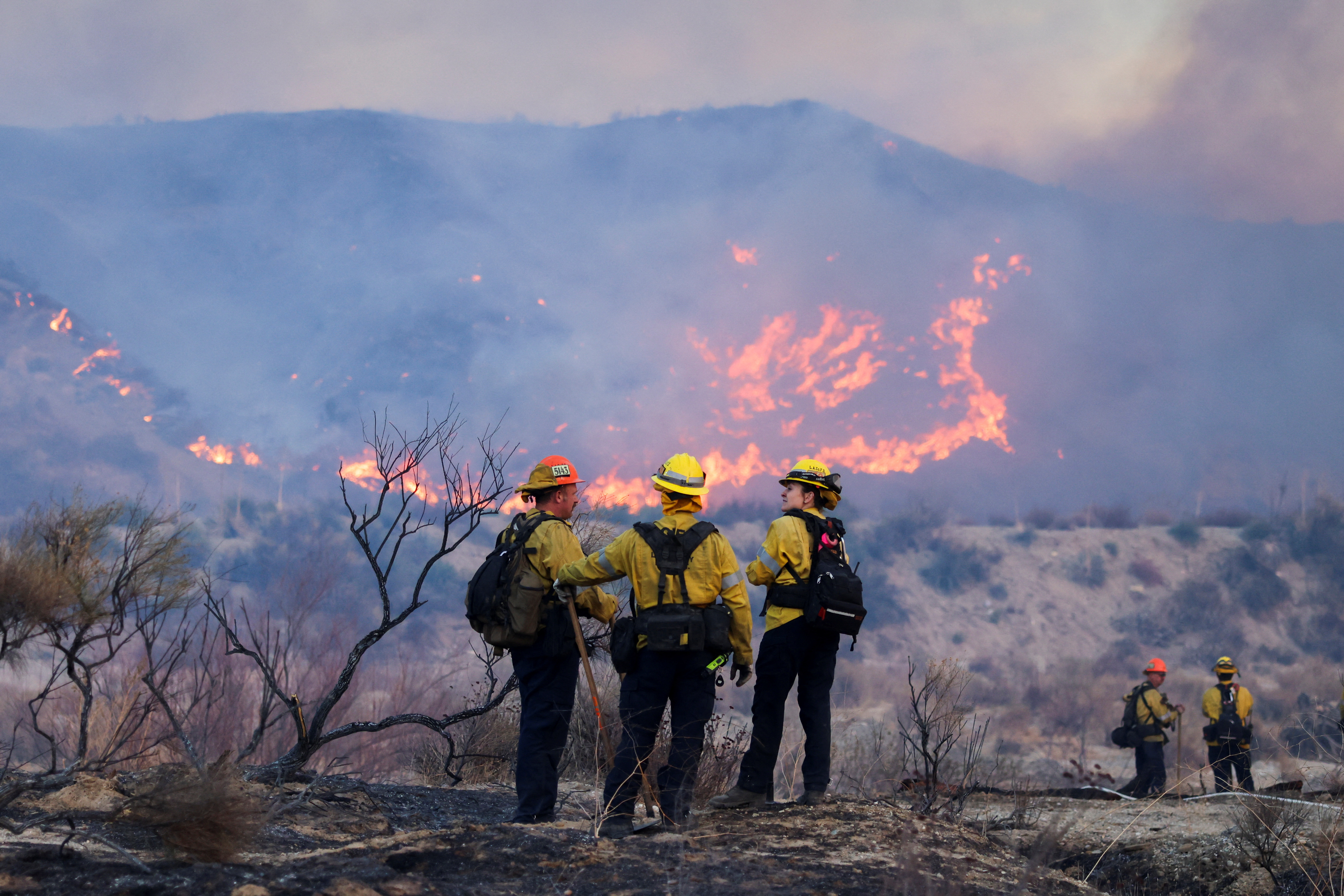 cover New wildfire near Los Angeles explodes to 9,400 acres, forces evacuations