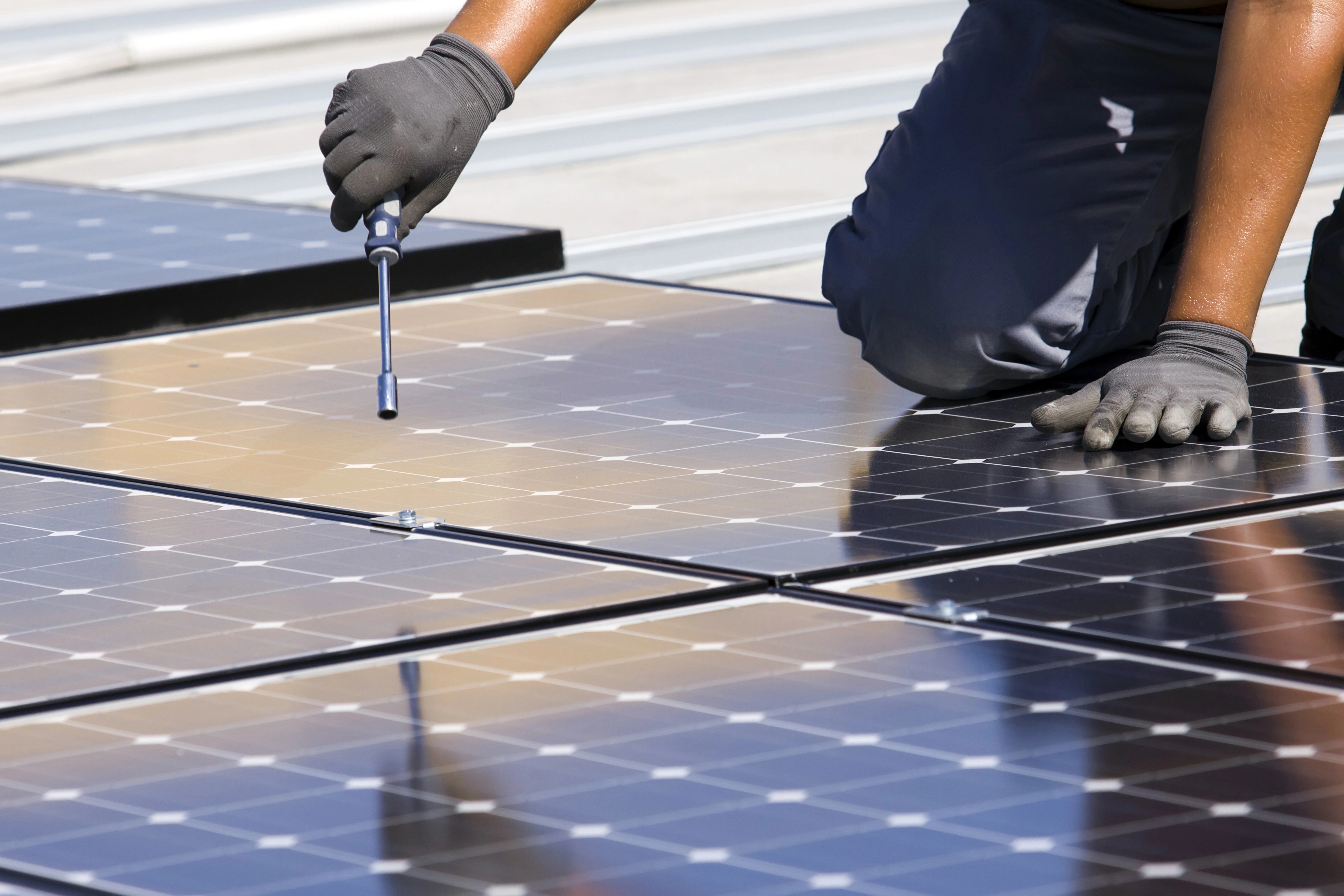 Off-duty policeman catches solar panel thieves red-handed