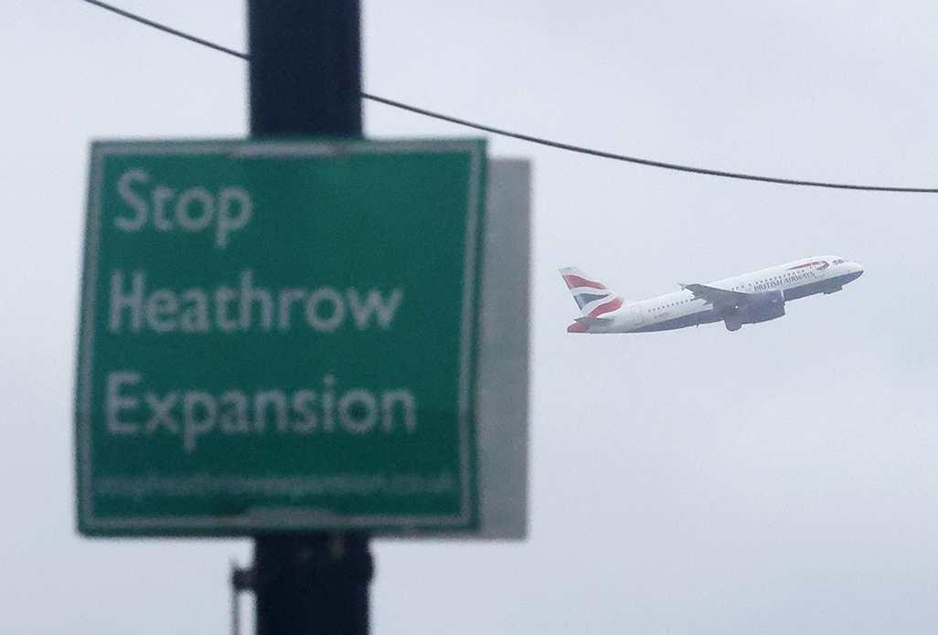 Heathrow Airport pushes ahead with new runway plan