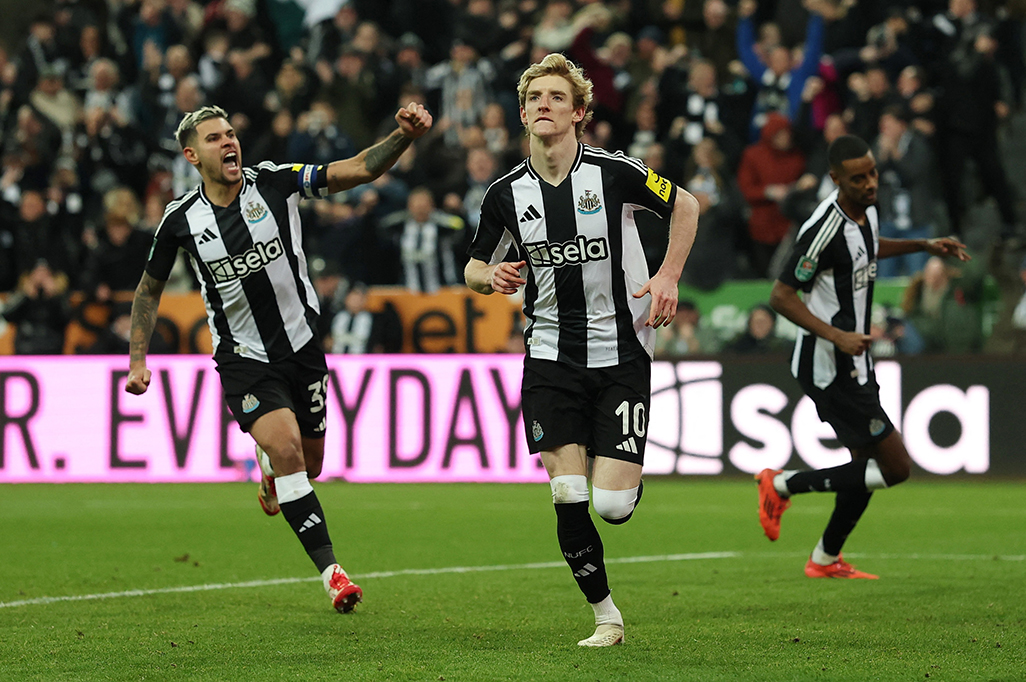 Newcastle finish off Arsenal to reach League Cup final