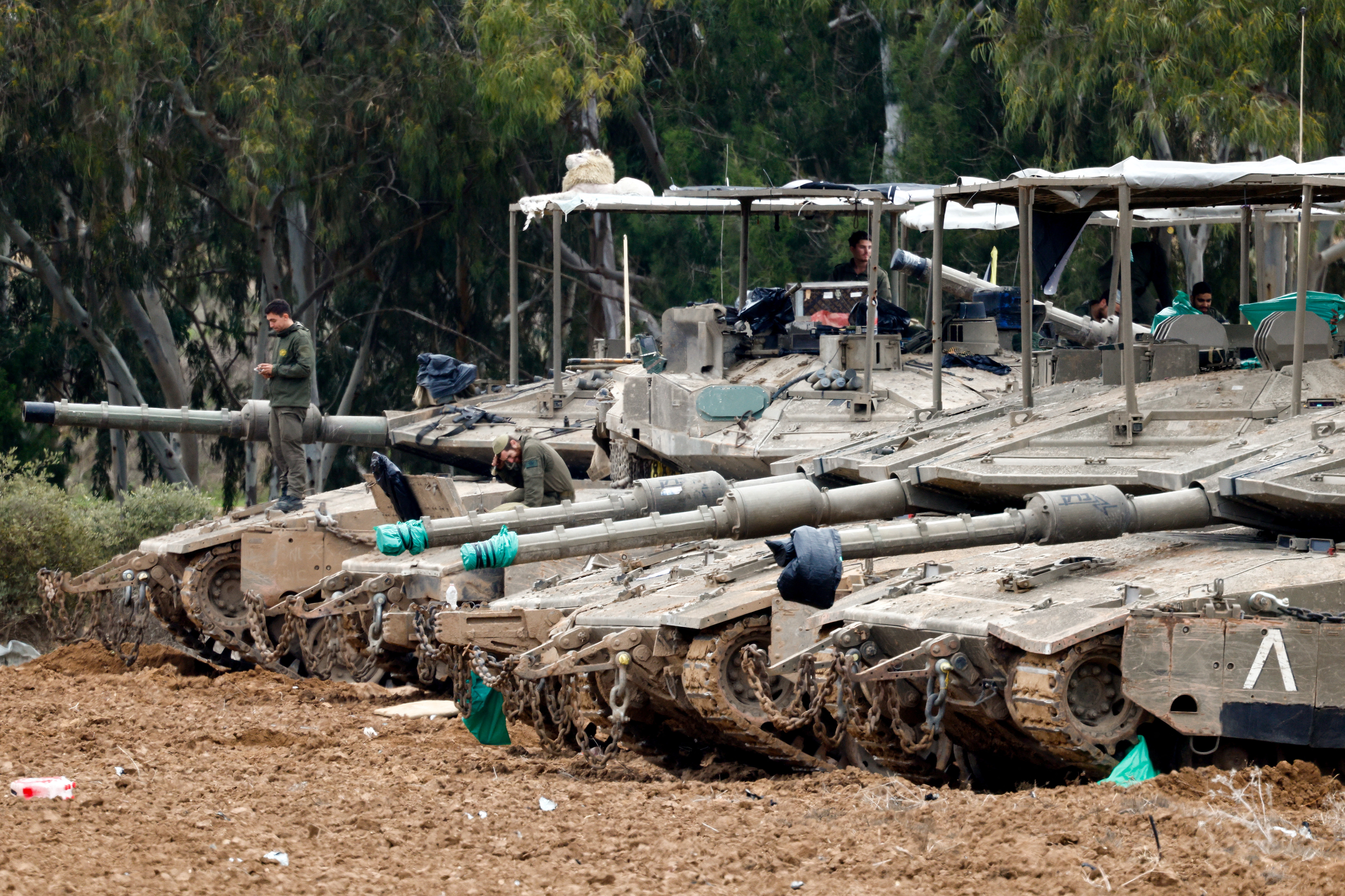 Trump says Hamas should free all hostages by midday Saturday or ‘let hell break out’