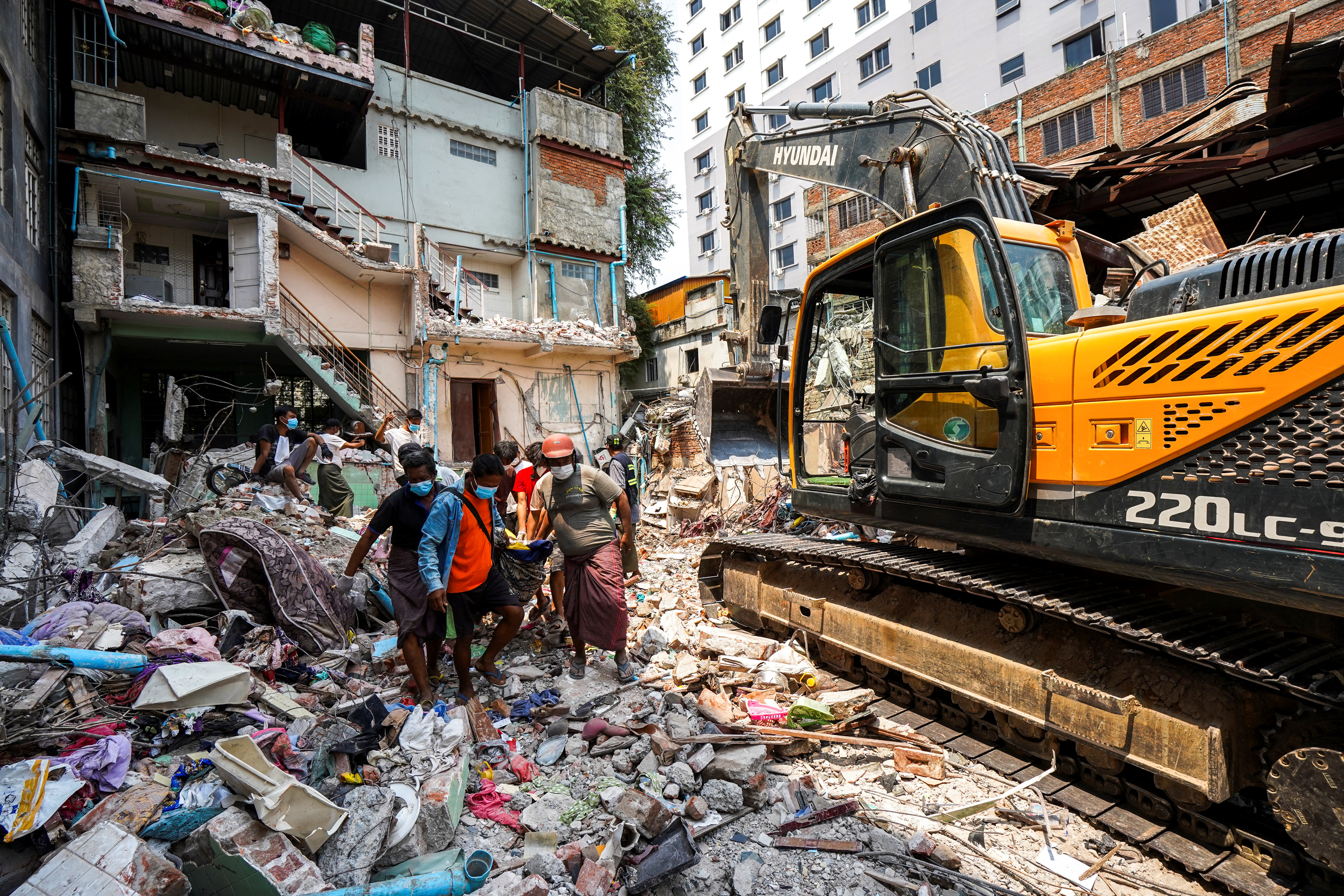 Aid rushes into Myanmar after earthquake kills over 1,600, ravages cities