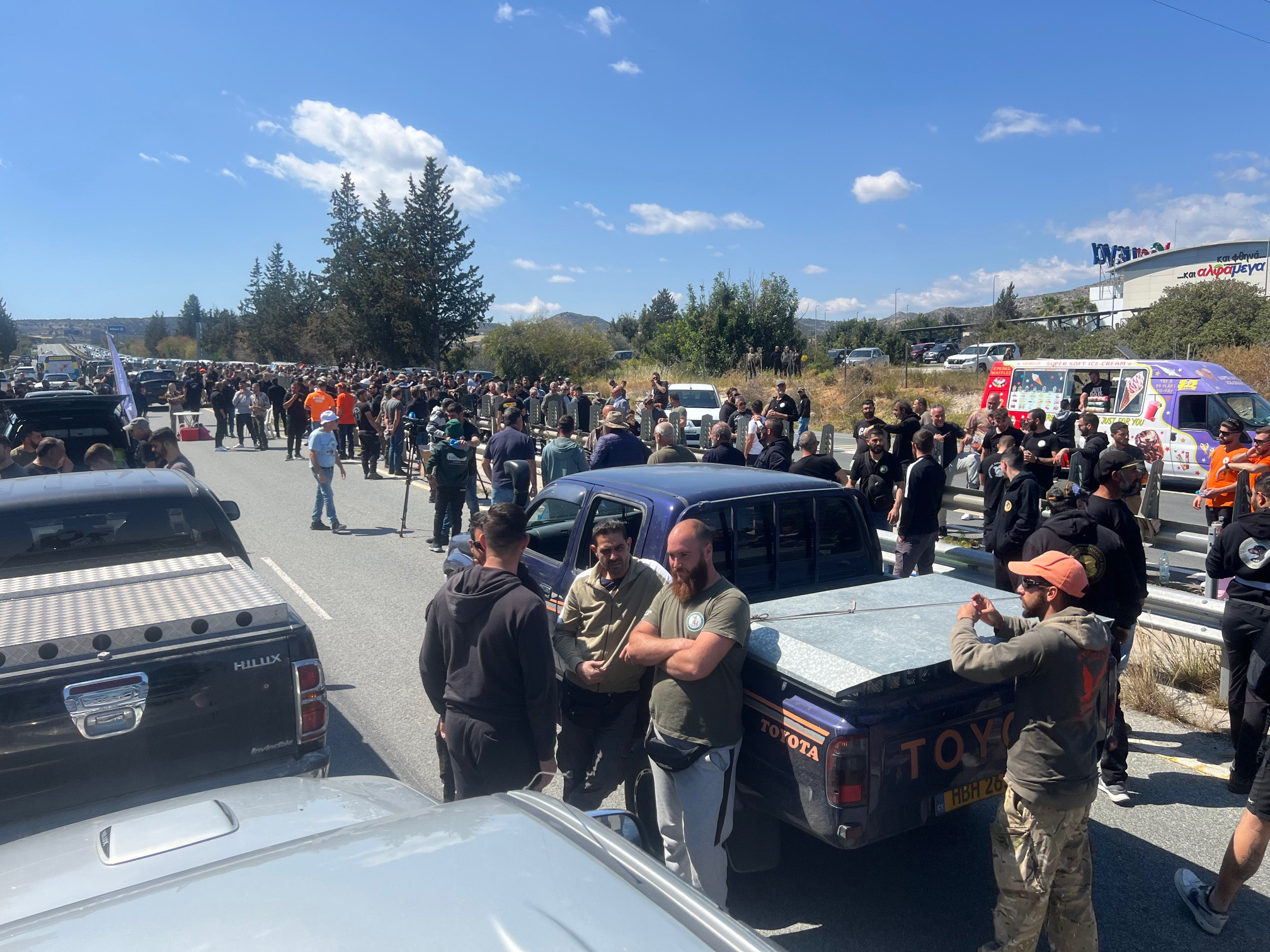 Police chief remains silent over handling of hunters’ protest
