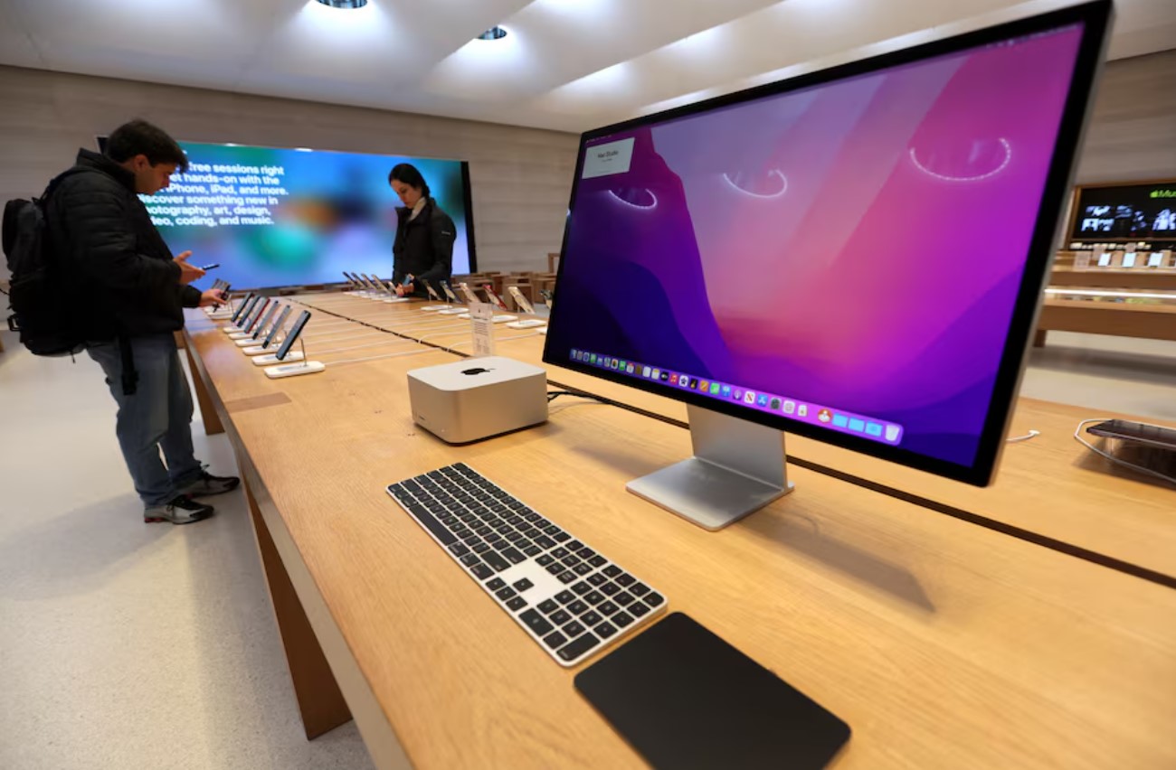 Tariff anxiety boosted first-quarter personal computer shipments, Canalys says