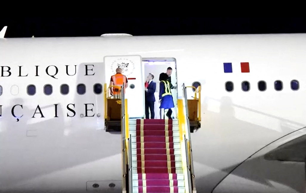 image Macron plays down apparent shove from wife in Vietnam