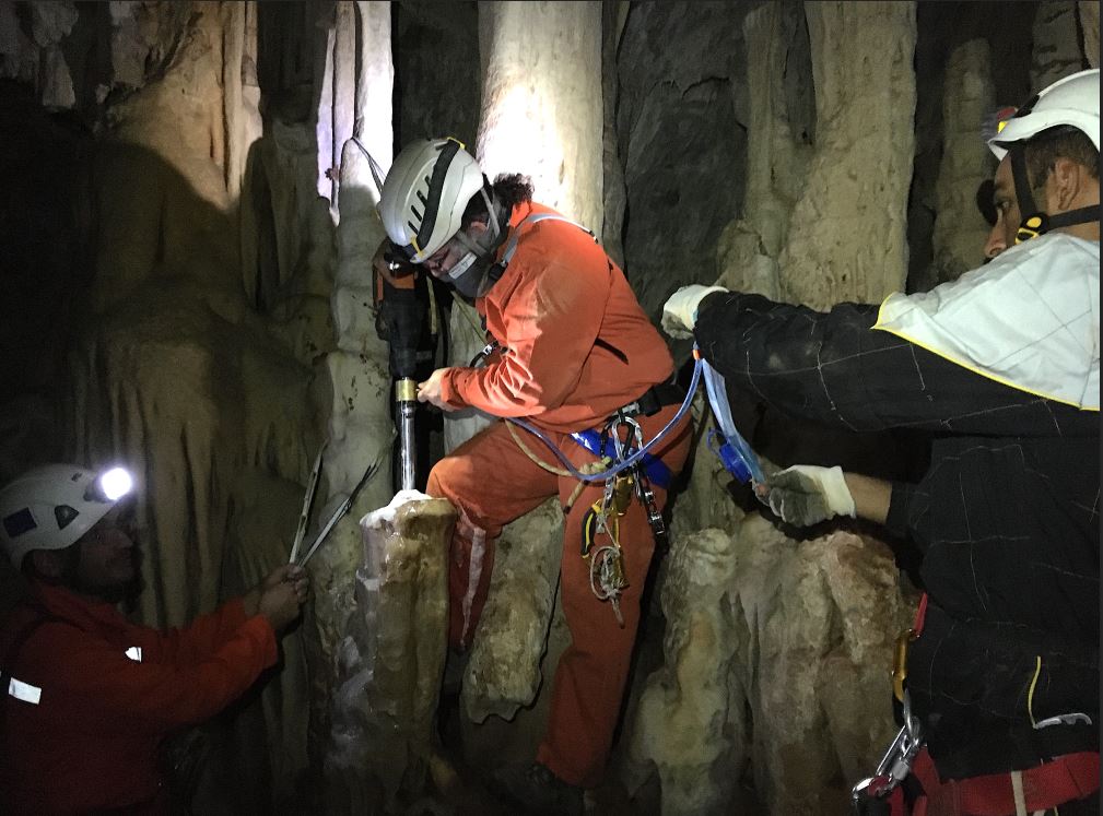 Sampling campaign in Cathedral cave