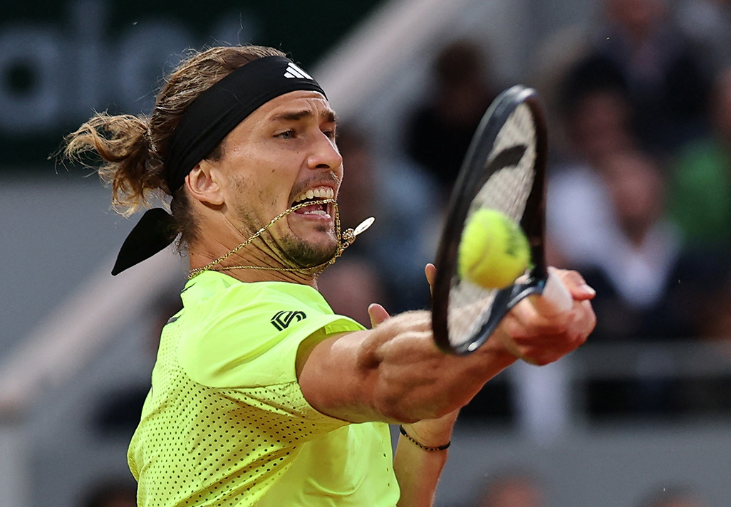 Zverev eases into Halle second round after coming to aid of injured spectator