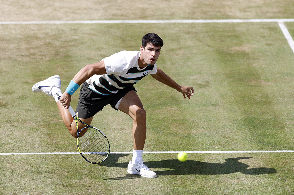 image Alcaraz battles past lucky loser Walton to advance at Queen&#8217;s Club