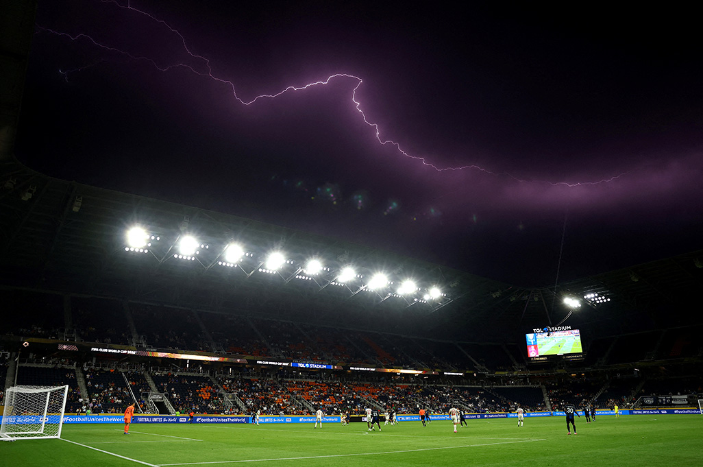 Thunderstruck: After heat, Club World Cup weathers storms and threat of lightning